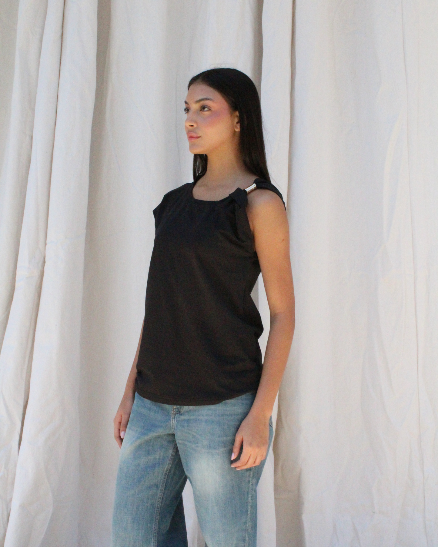 Gold bead top in black