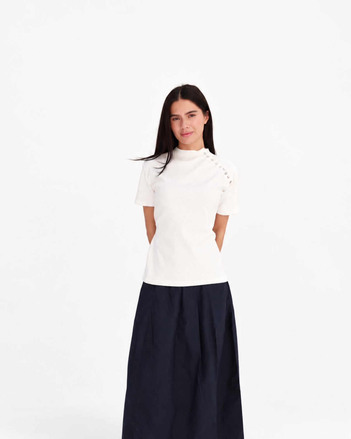 Shell buttons tee in white