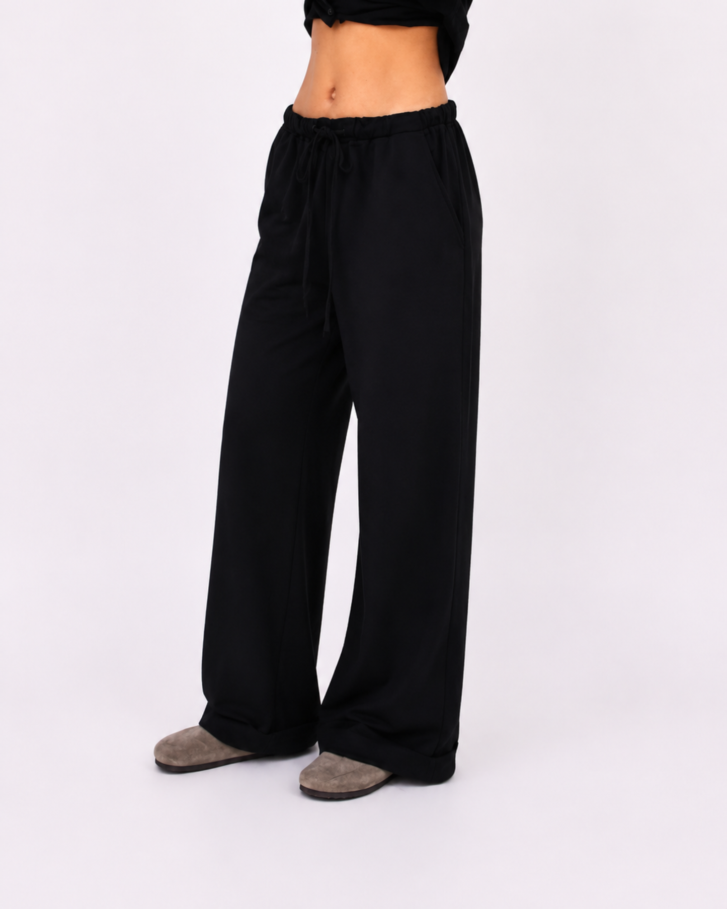 Relaxed pants in black