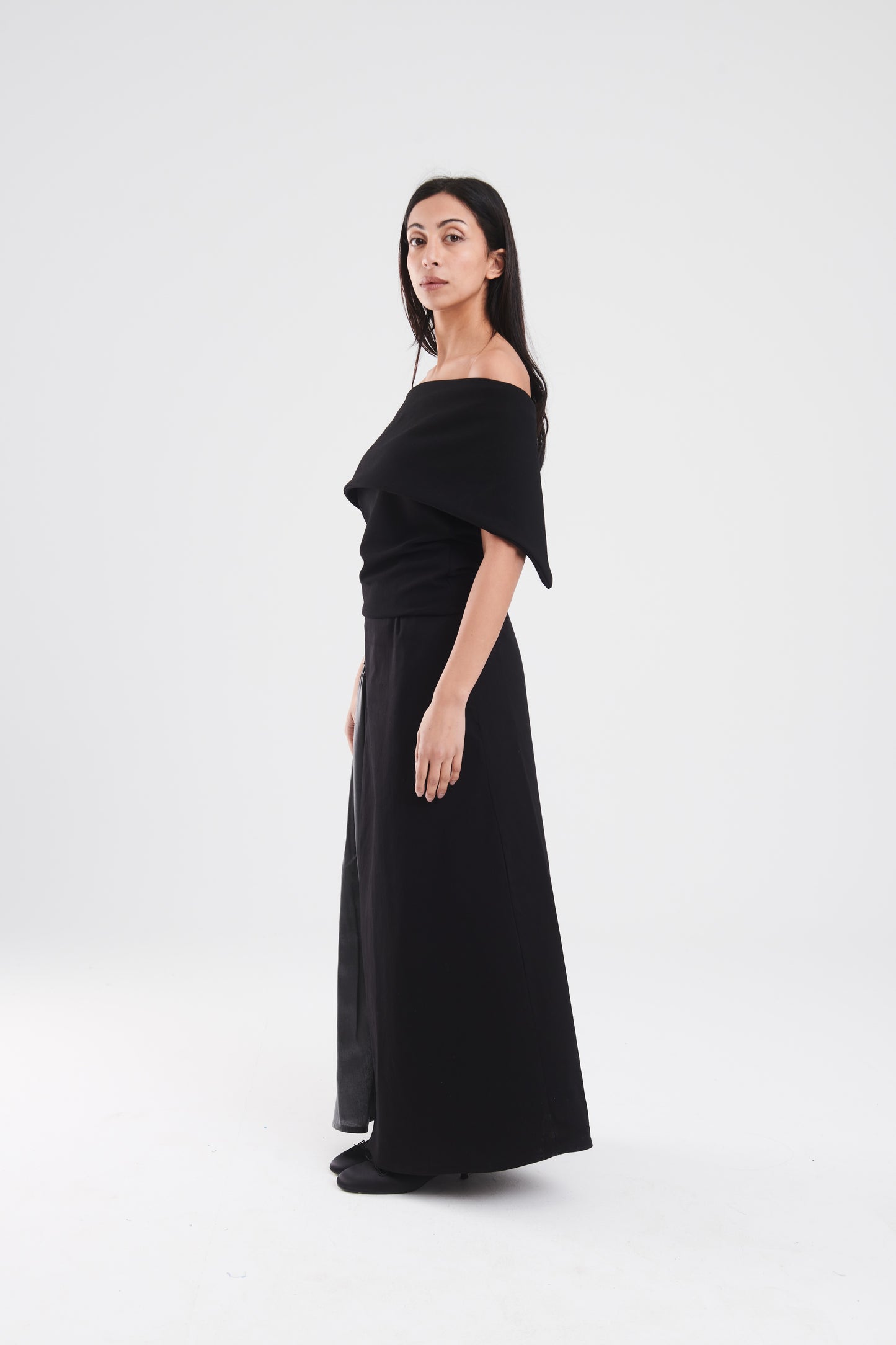 Off shoulder top in black