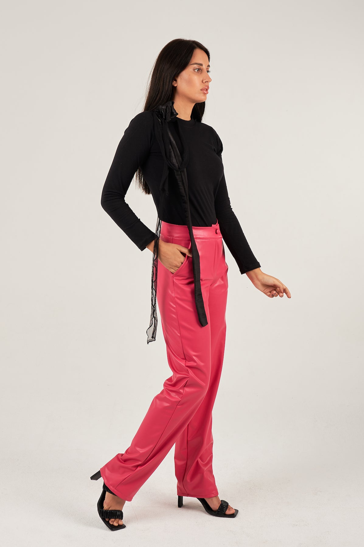 Flower top in black