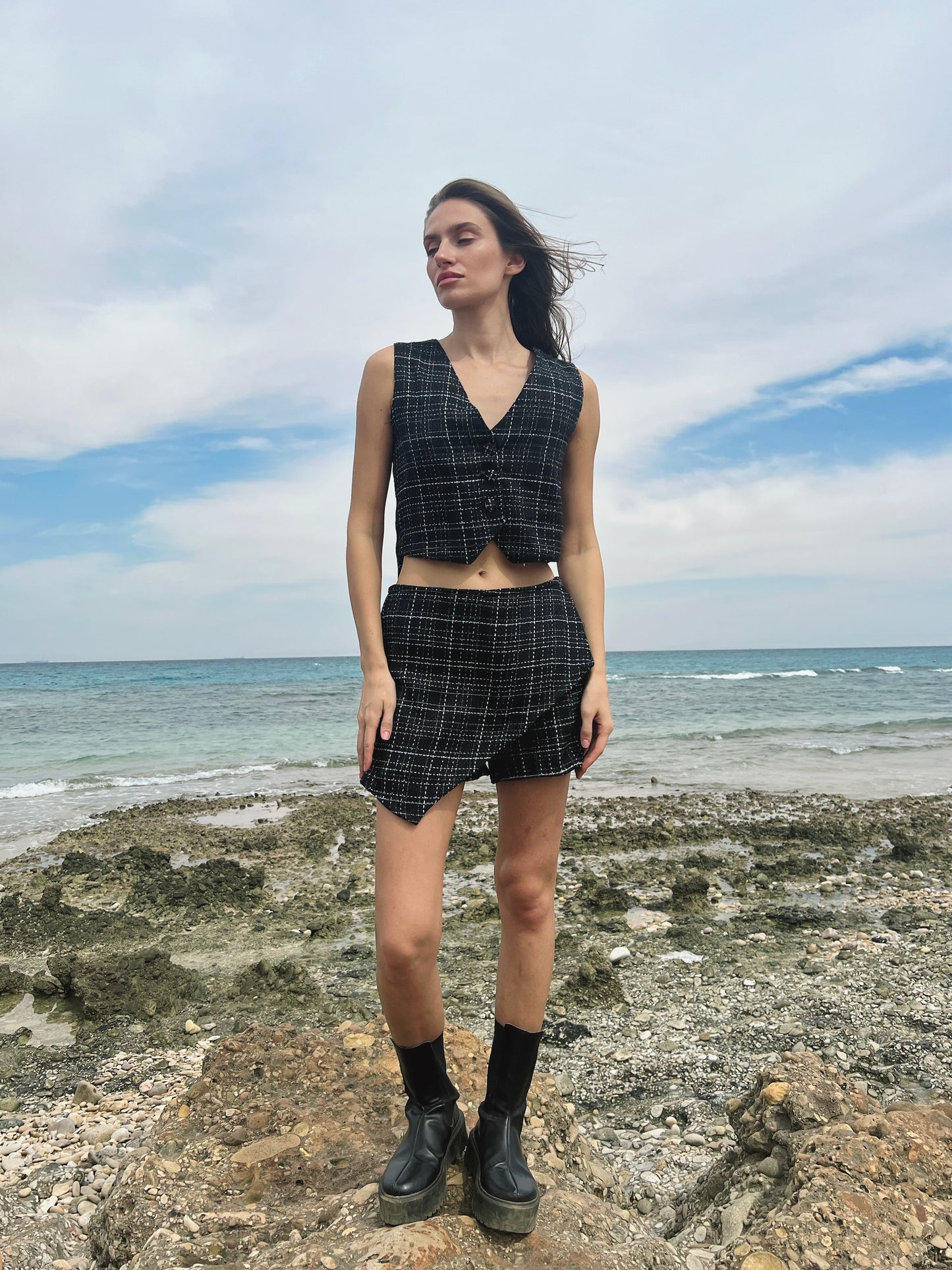 Cheviot shorts in black