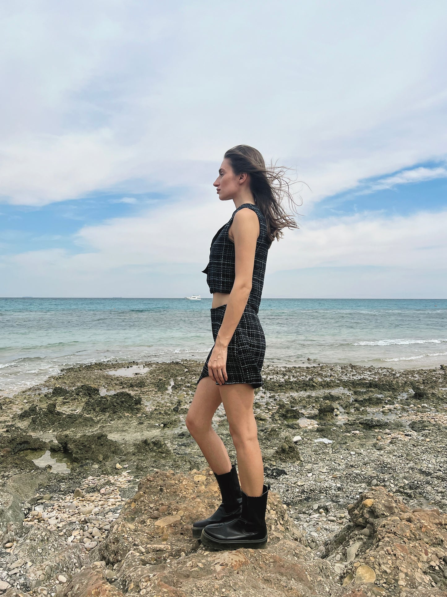 Cheviot vest in black