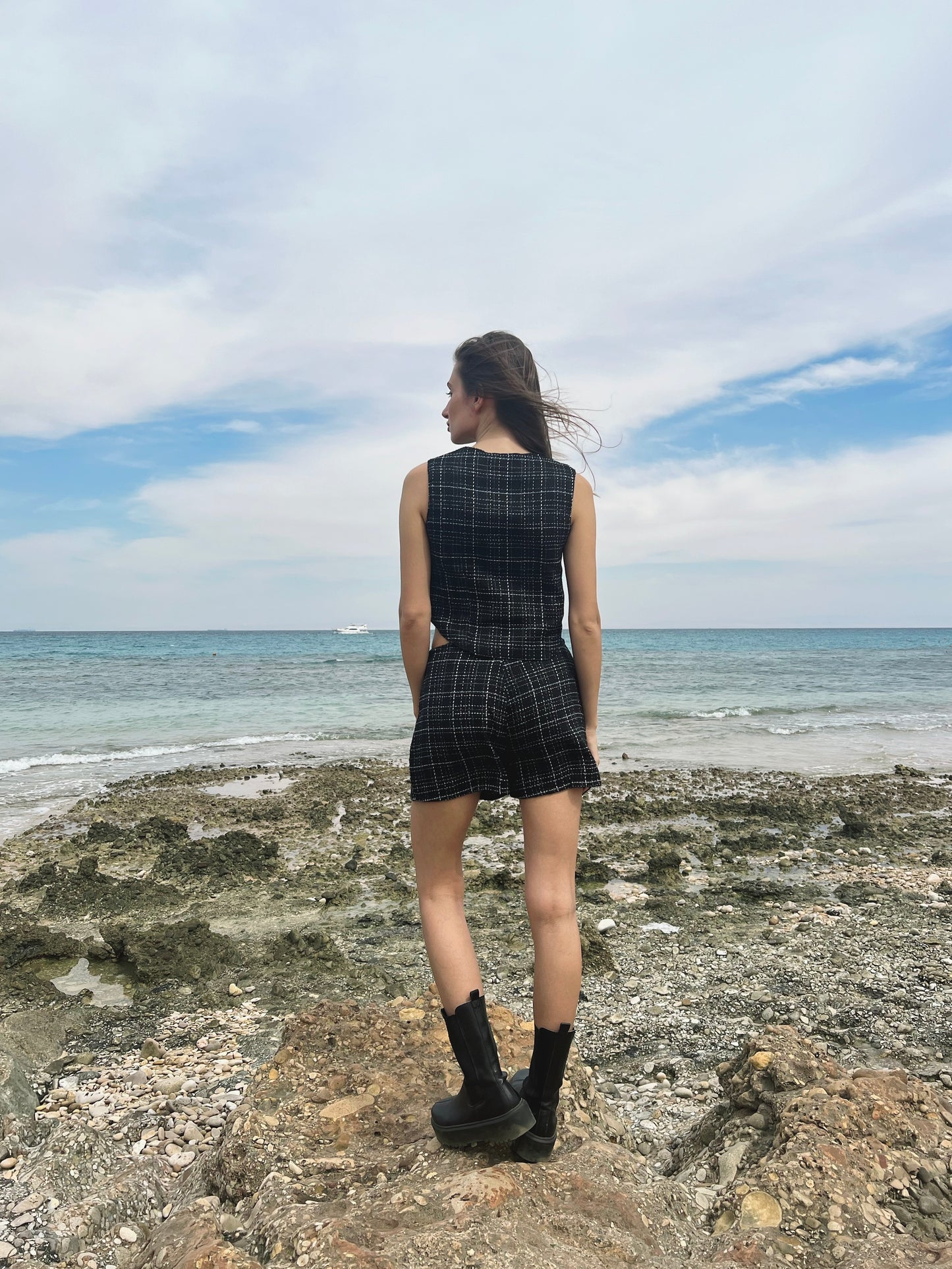 Cheviot shorts in black