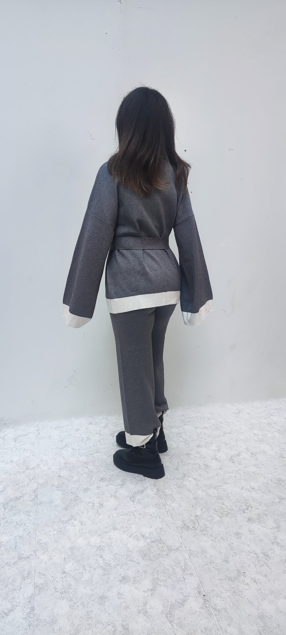 Straight set in grey