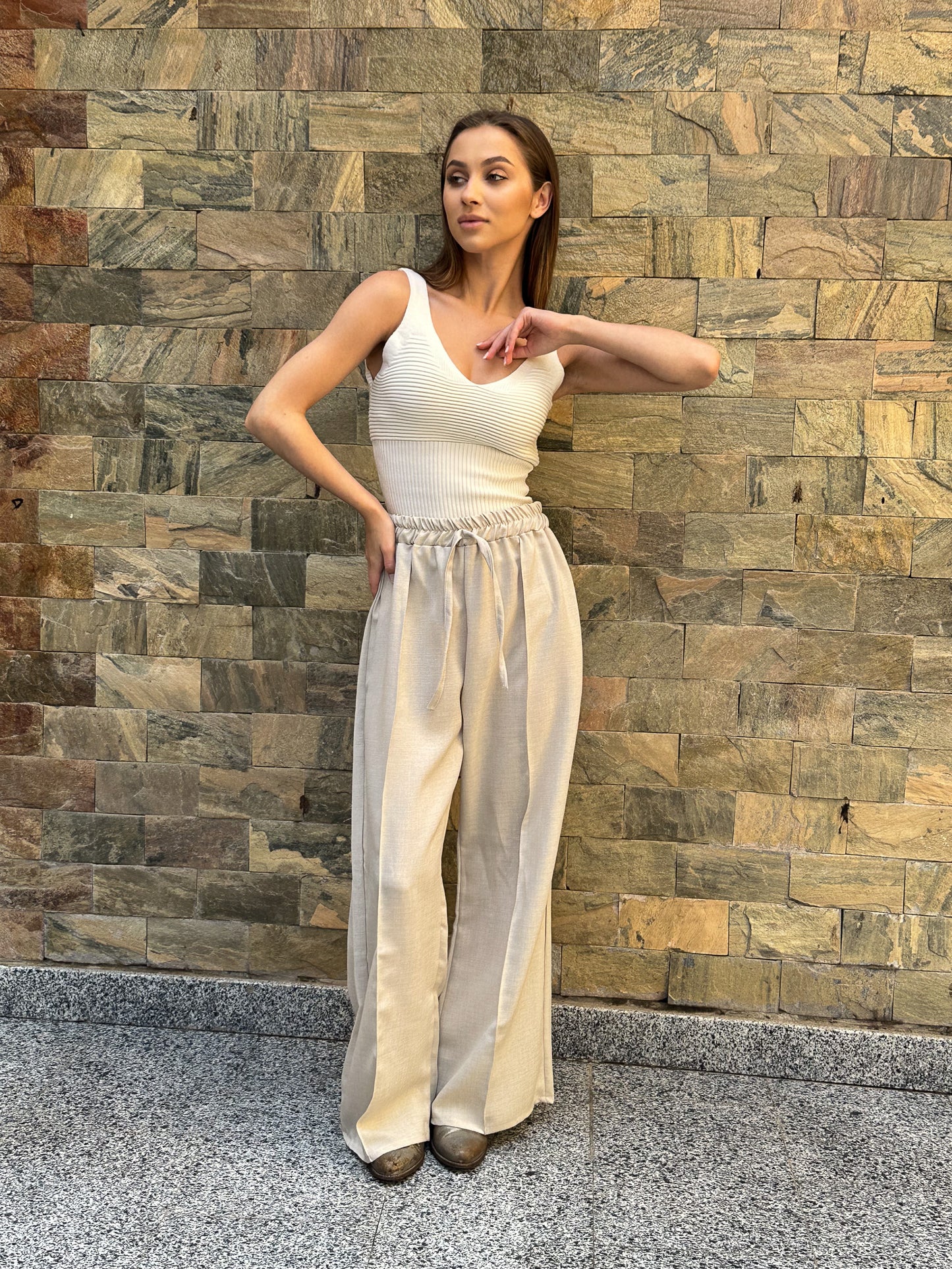 Linen pants in beige
