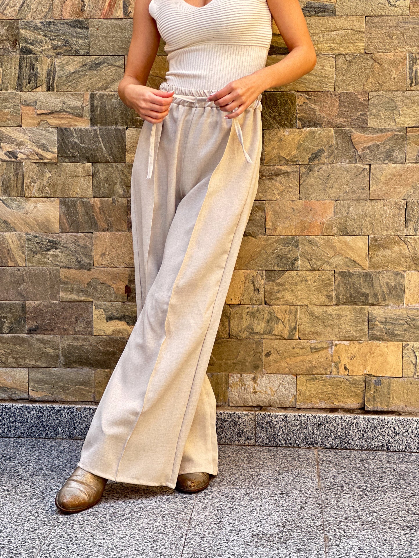 Linen pants in beige