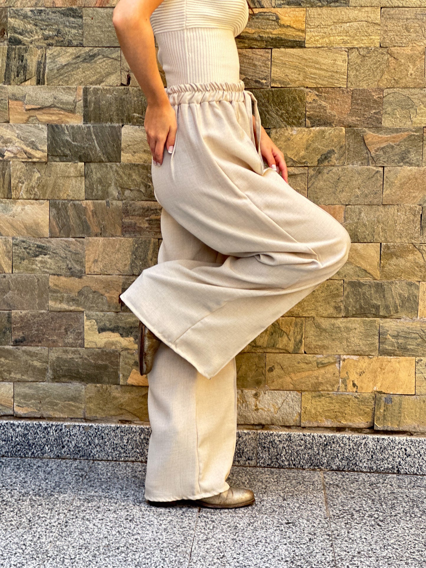 Linen pants in beige