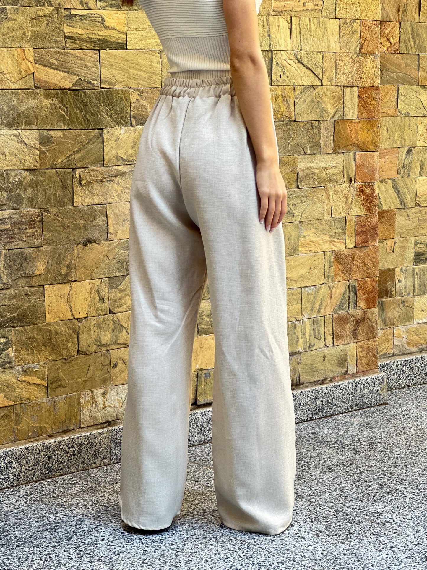 Linen pants in beige