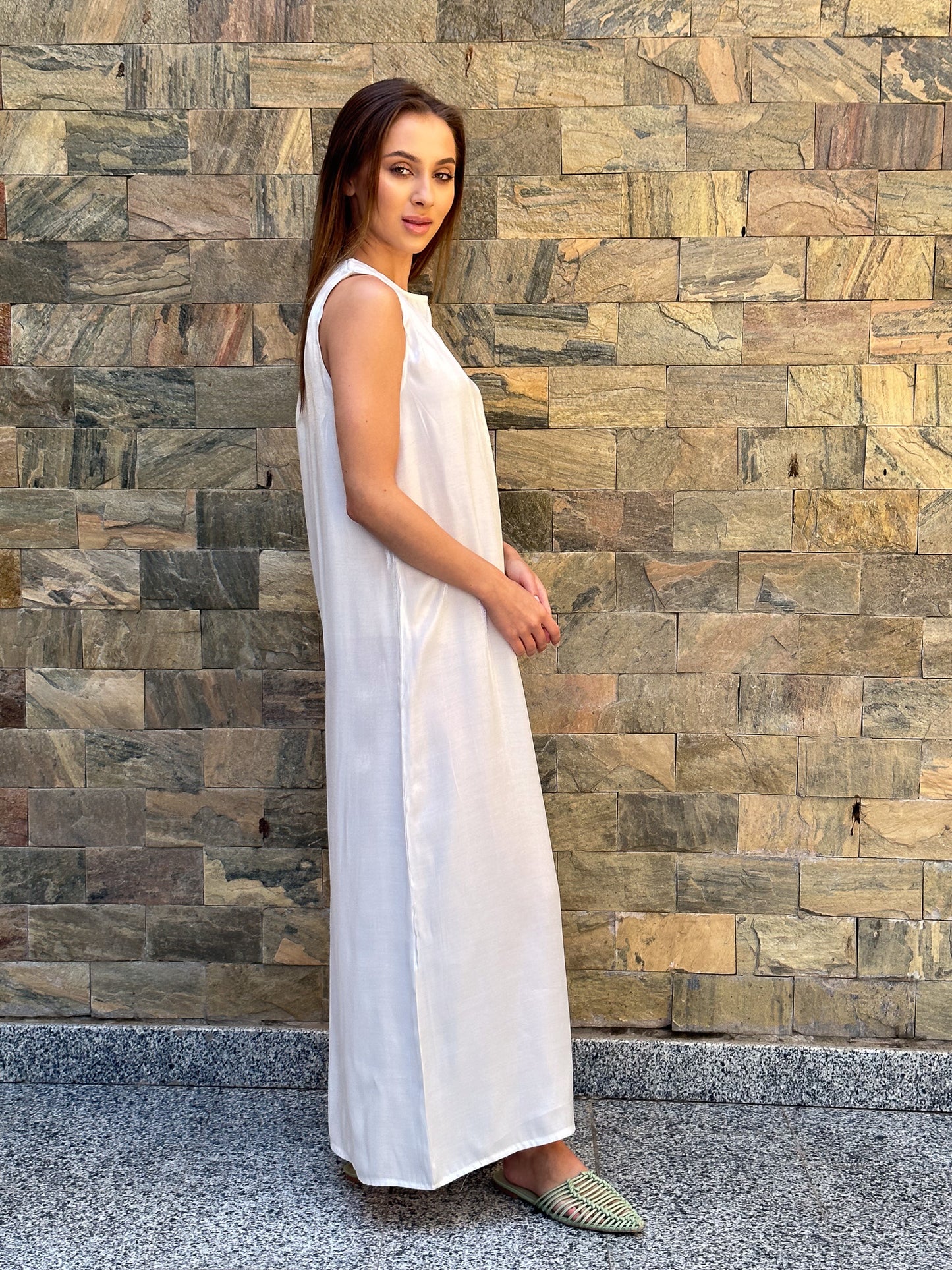 Basic shimmer dress in white