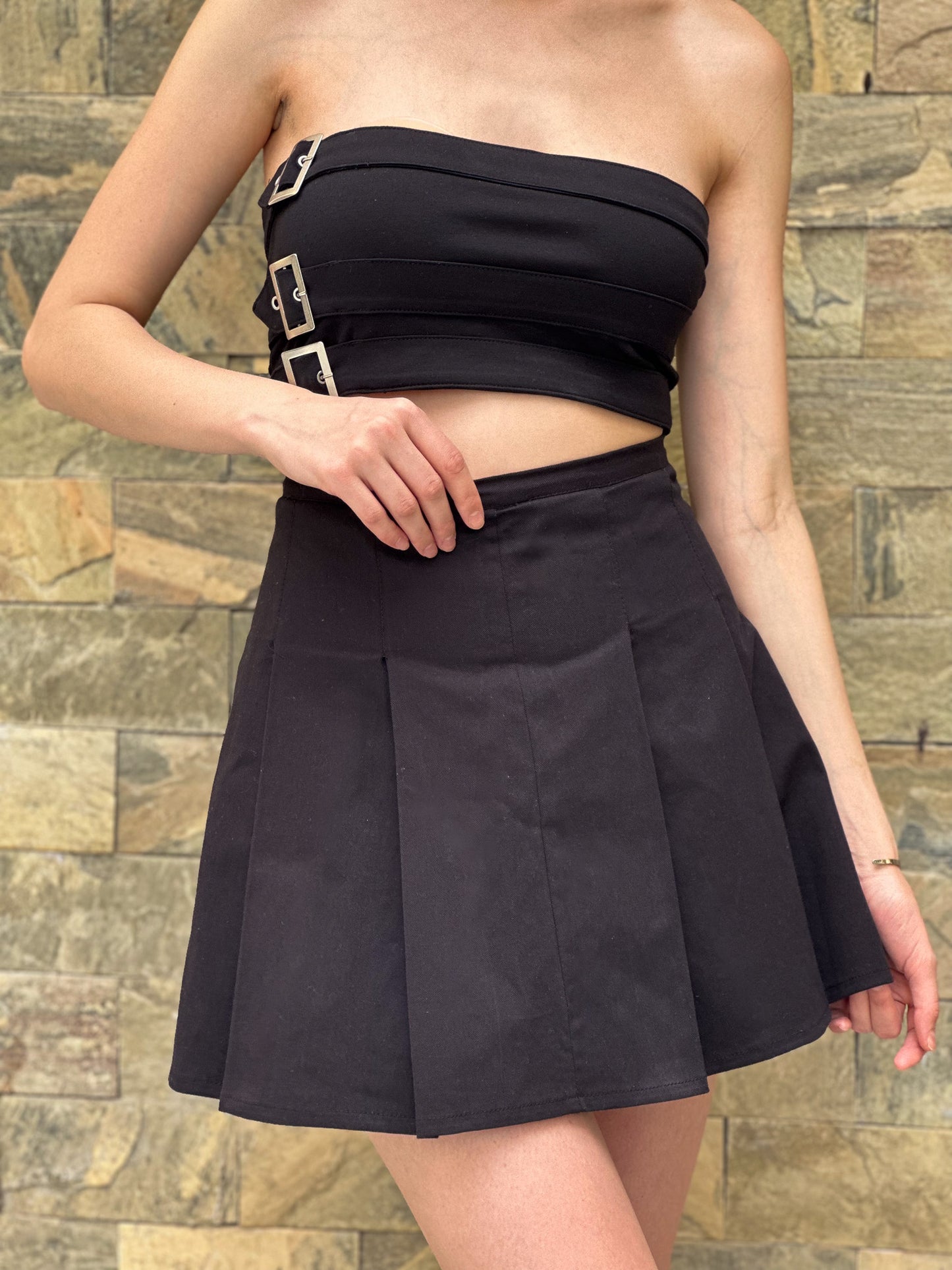 Pleated mini skirt in black