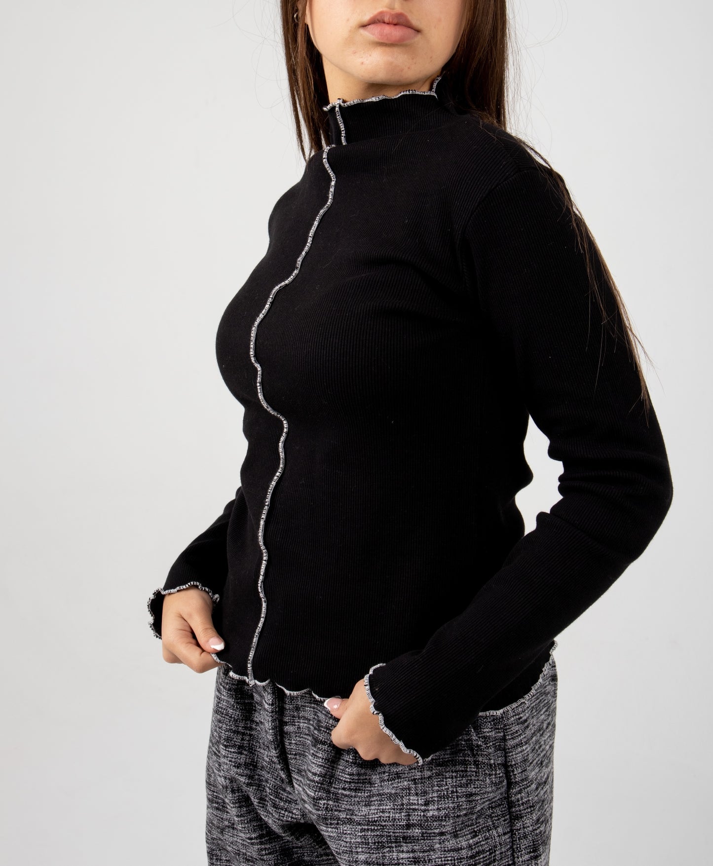 Rib top with white threads