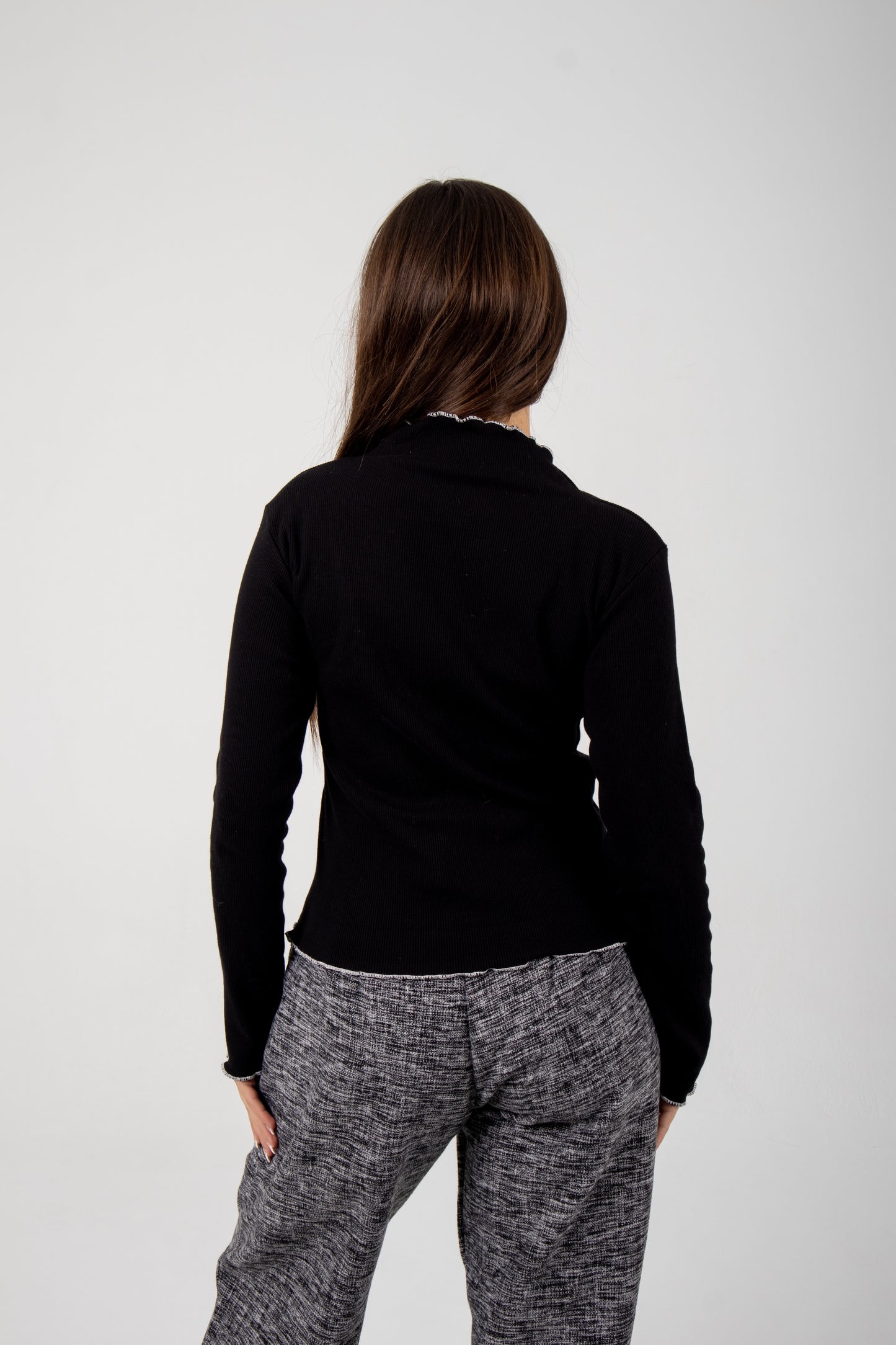 Rib top with white threads