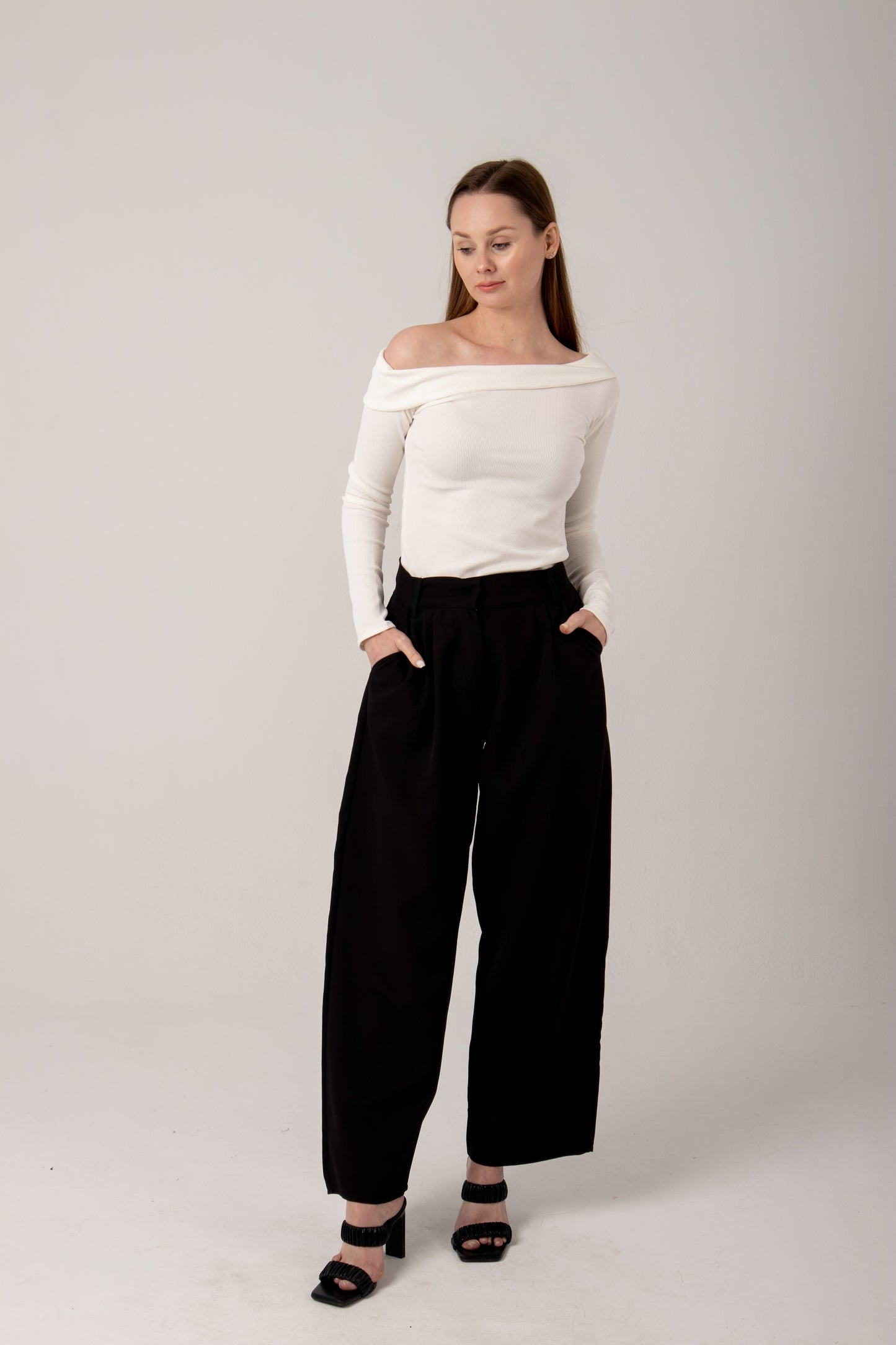 Loose pants in dark beige