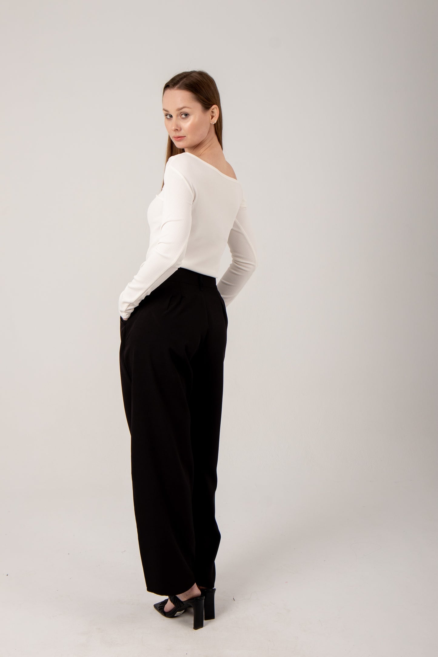 Loose pants in black