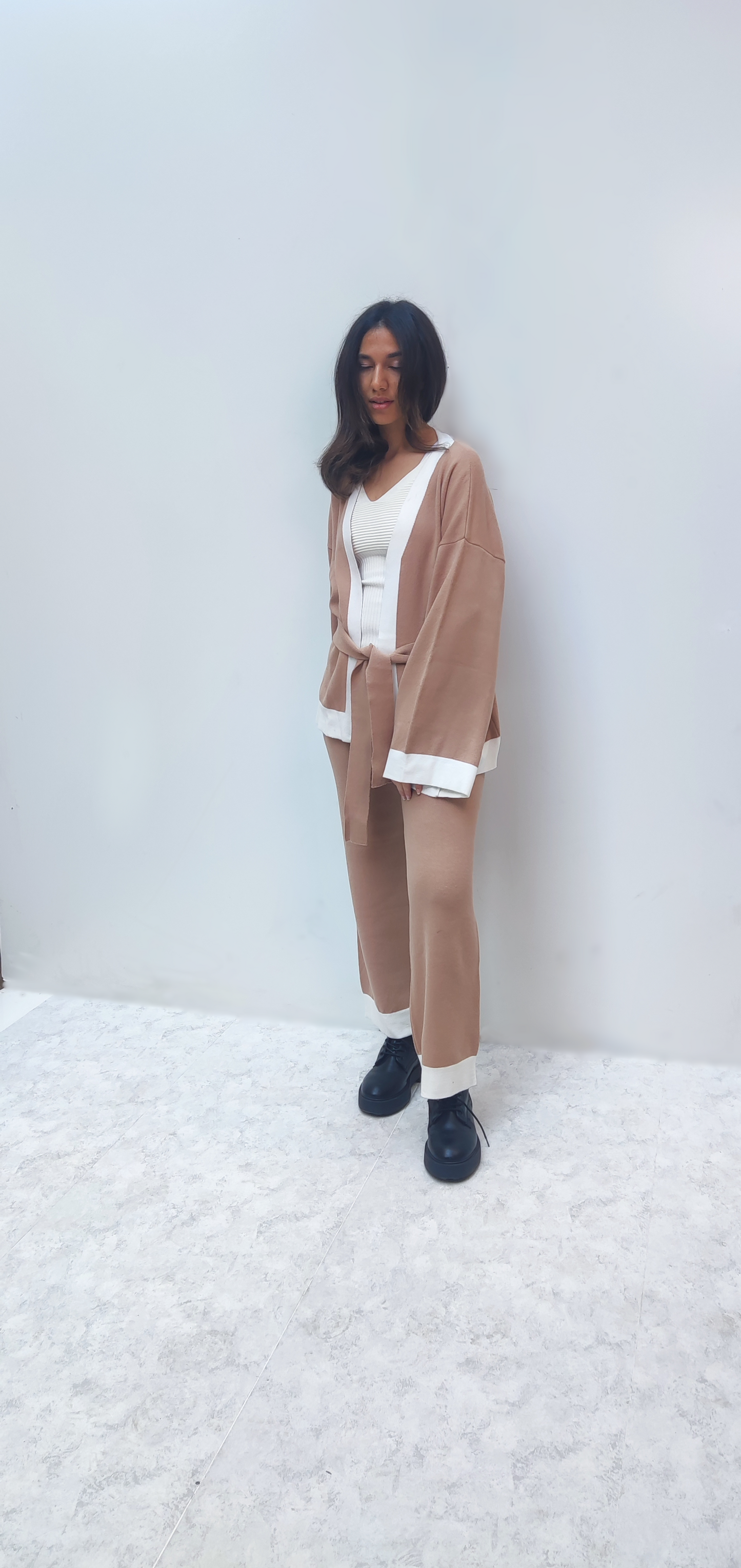 Straight set in beige