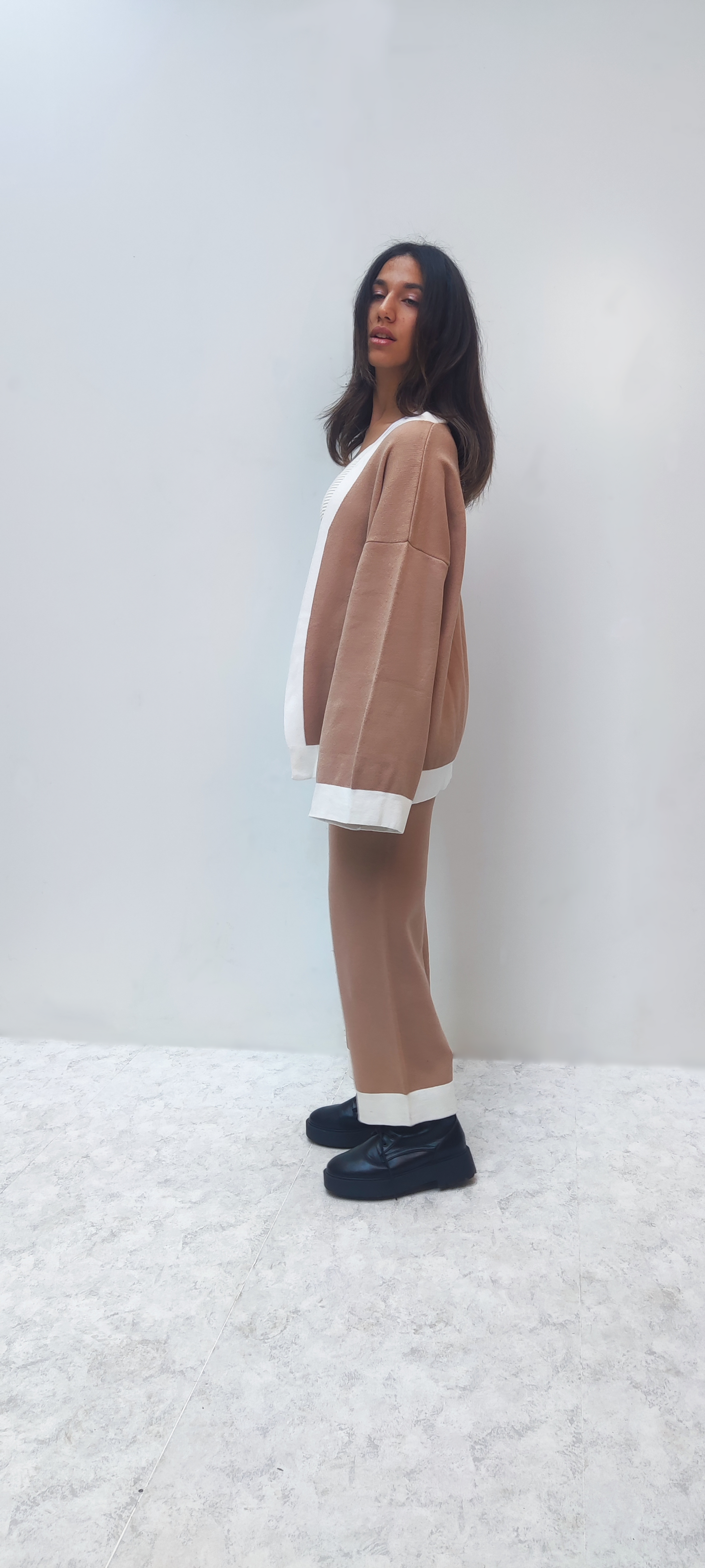 Straight set in beige