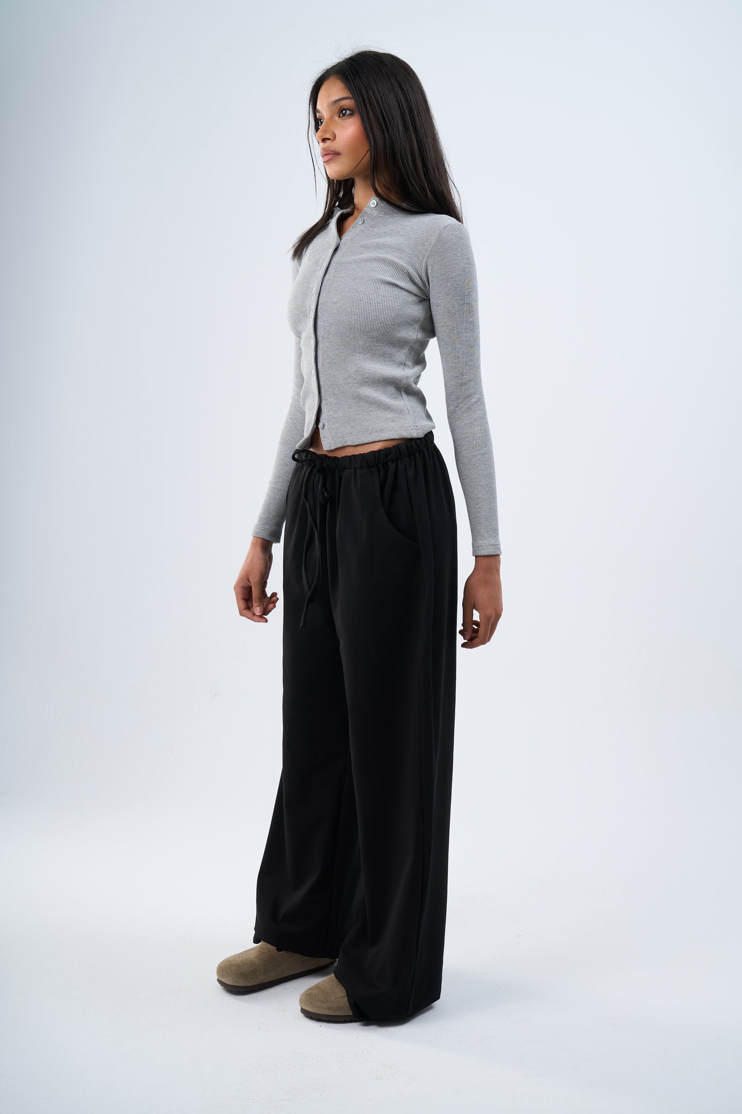 Relaxed pants in black