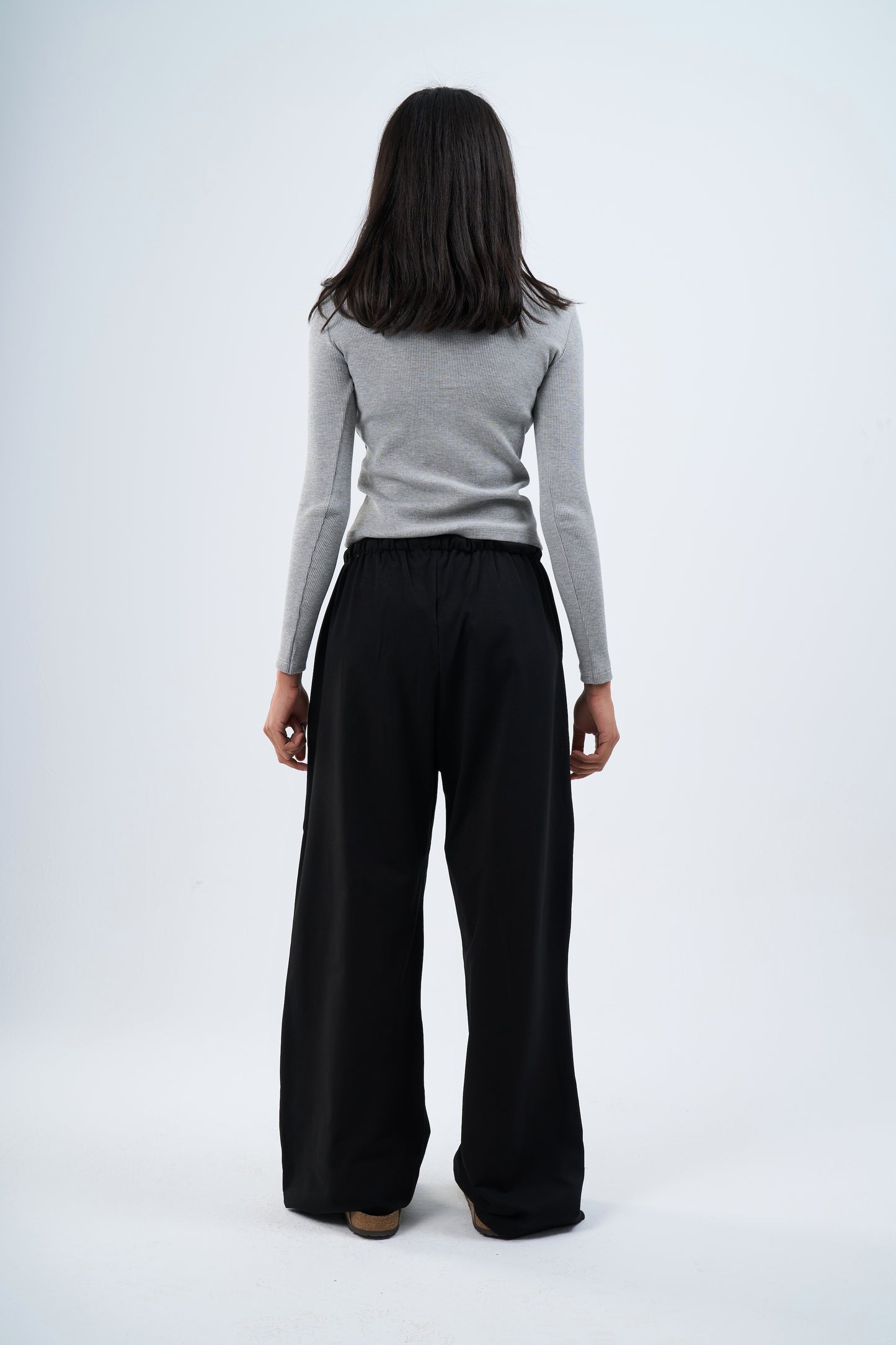 Relaxed pants in black
