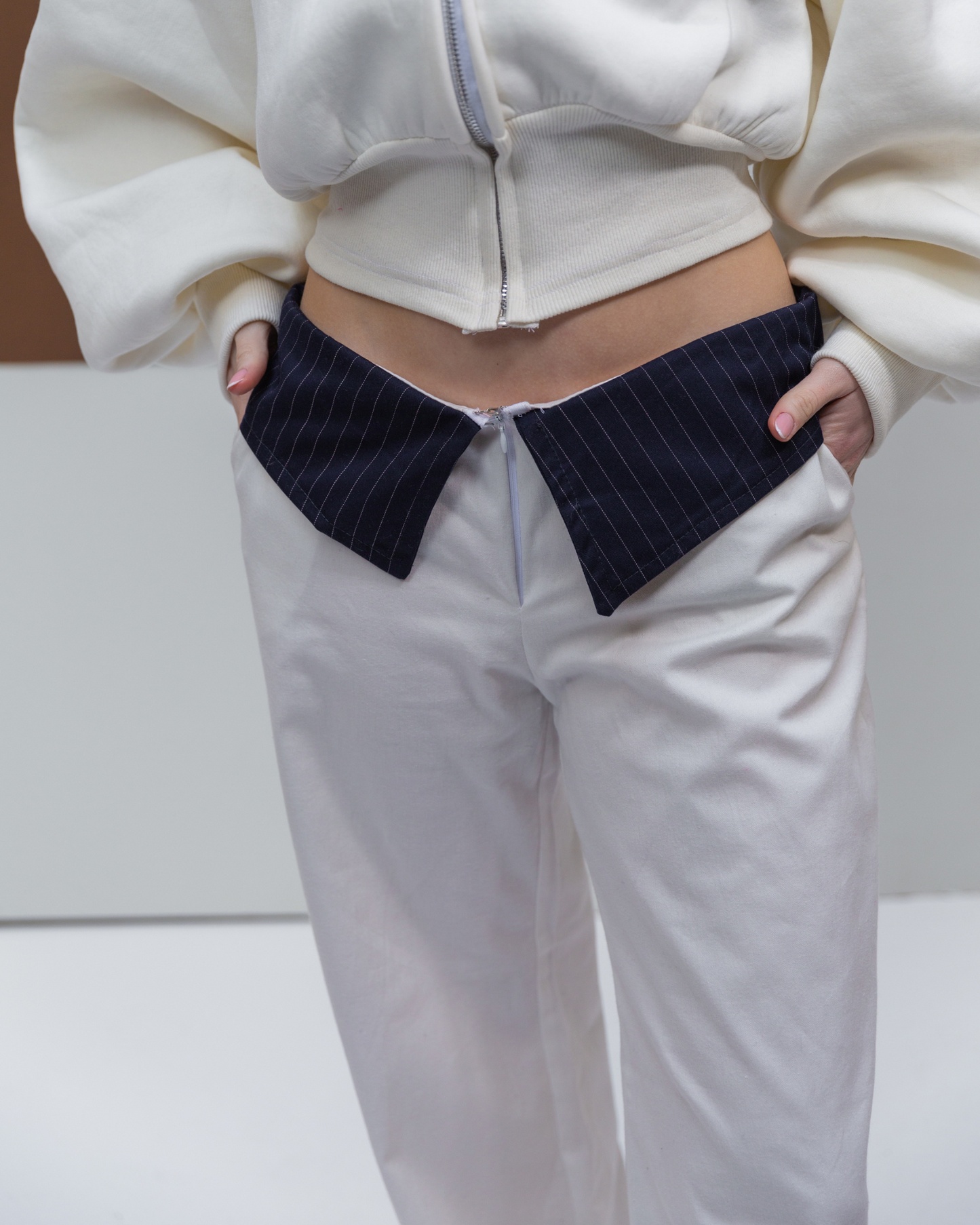 Zigzag pants in white