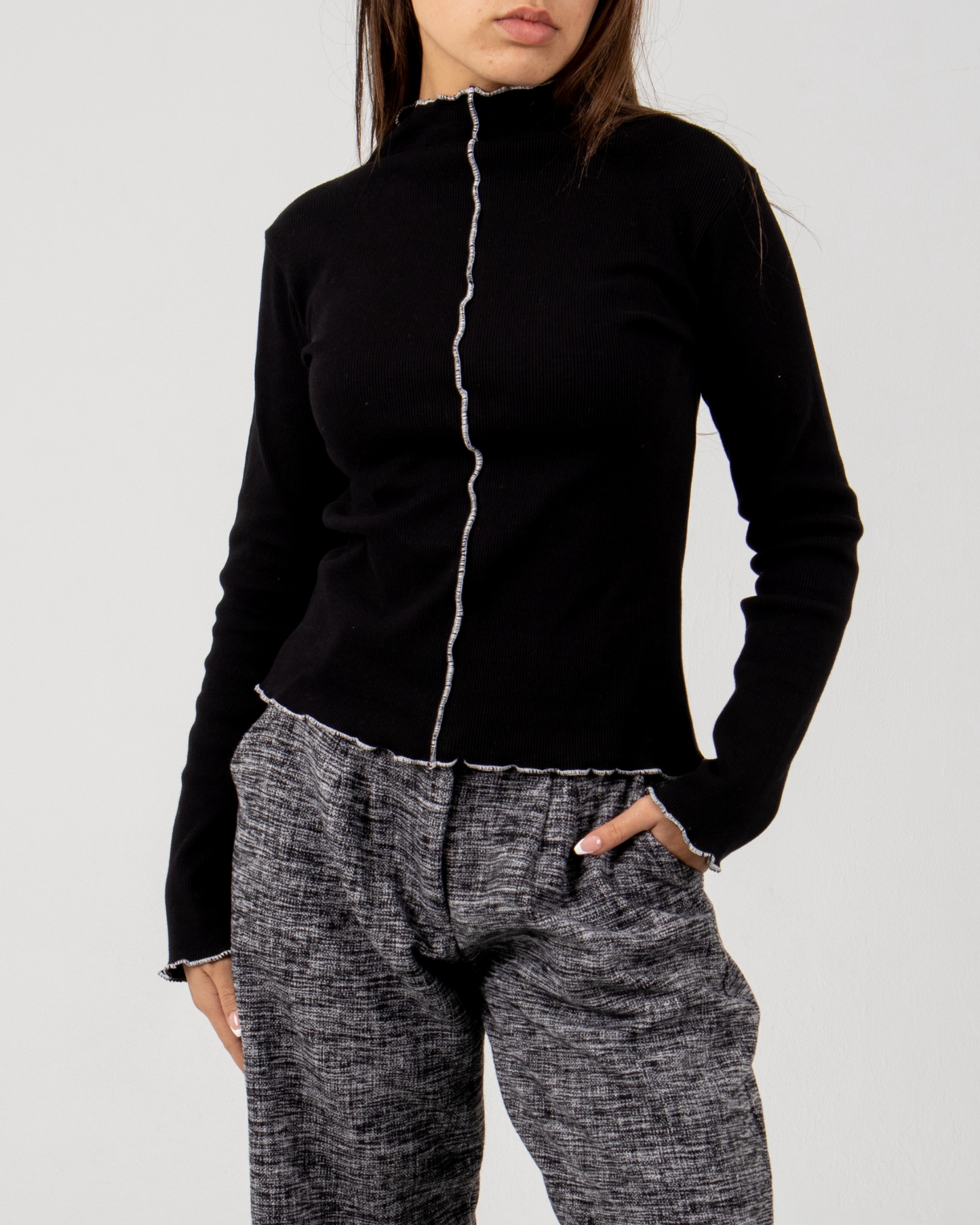 Rib top with white threads