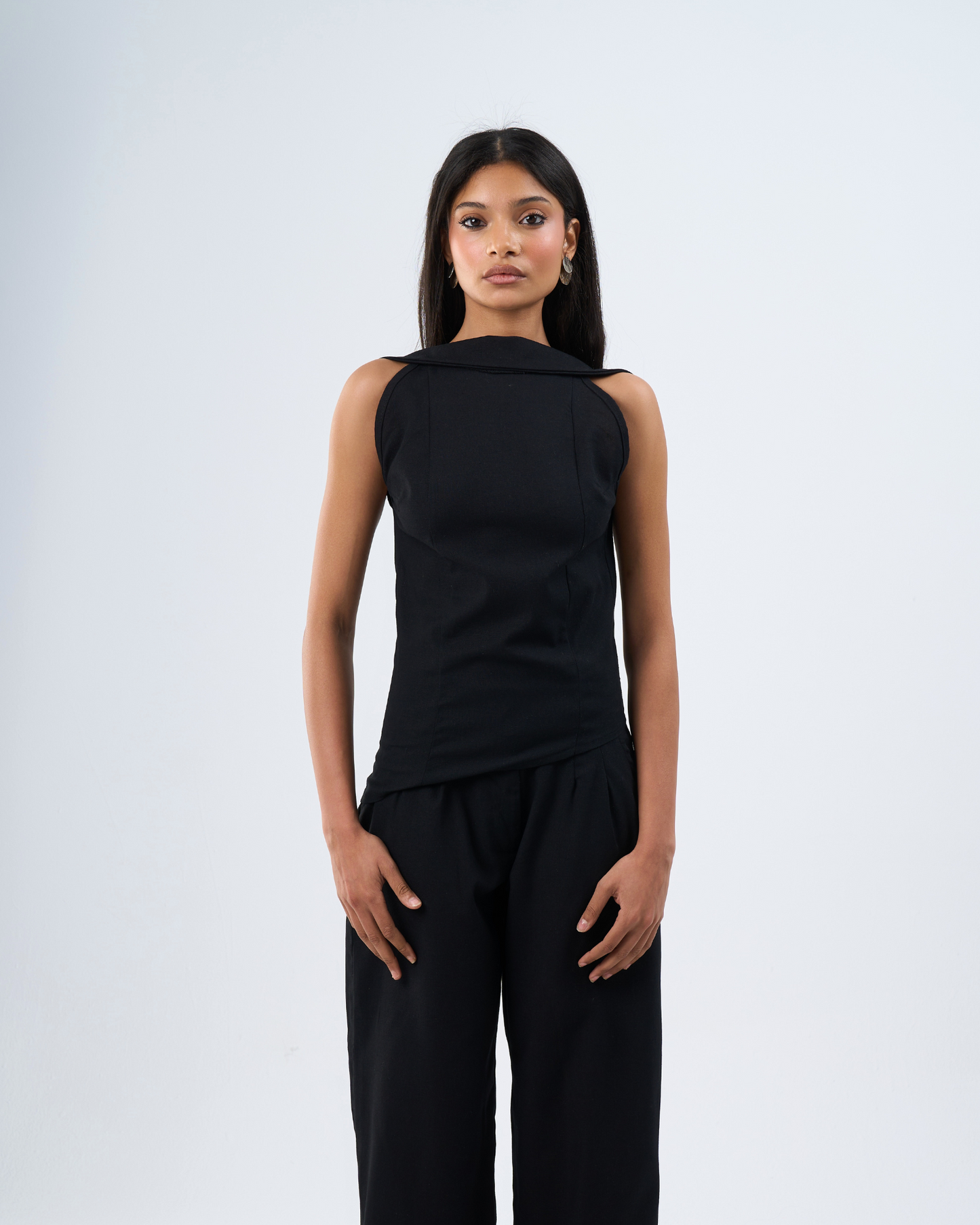 Linen tailored top in black