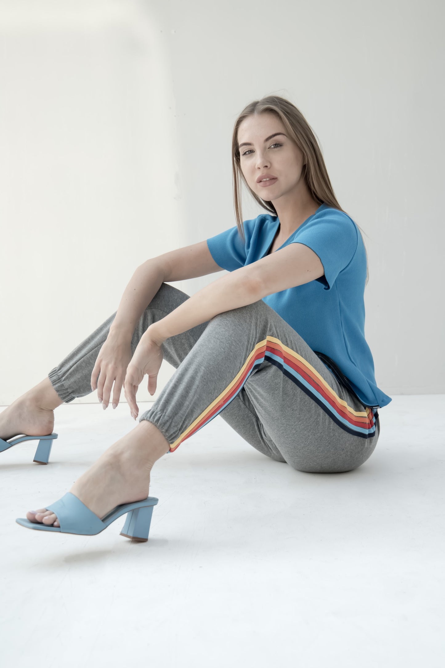 Rainbow pants in grey