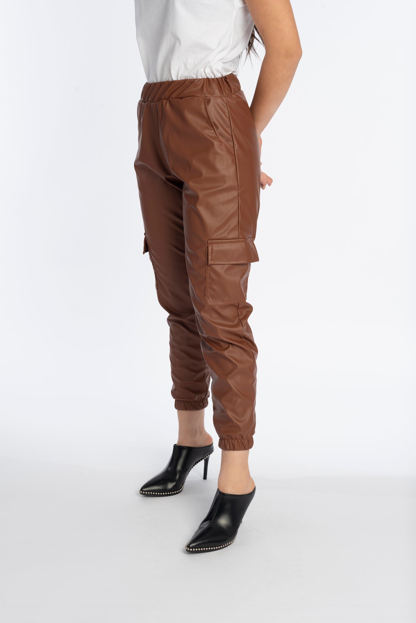 Leather joggers in brown