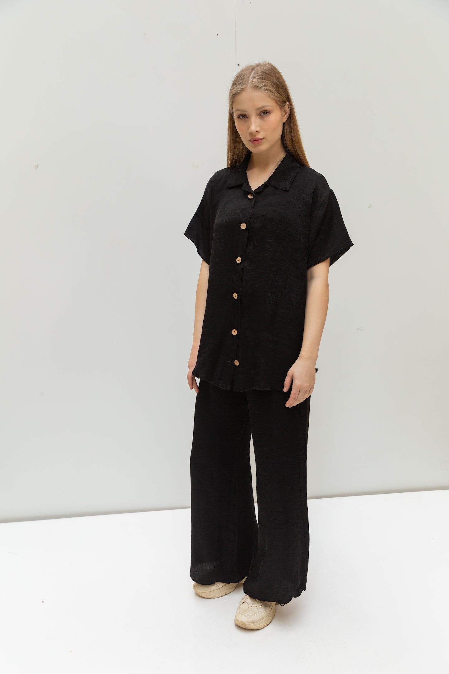 Pleated shirt in black