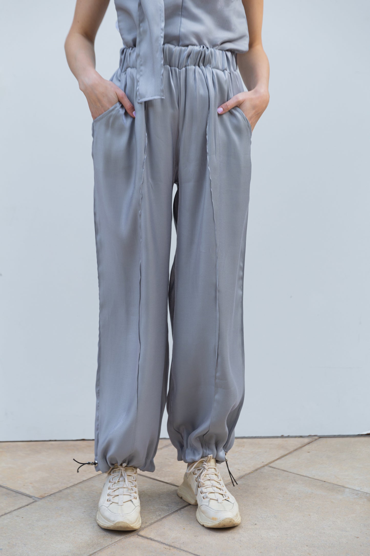 Shimmery pants in grey