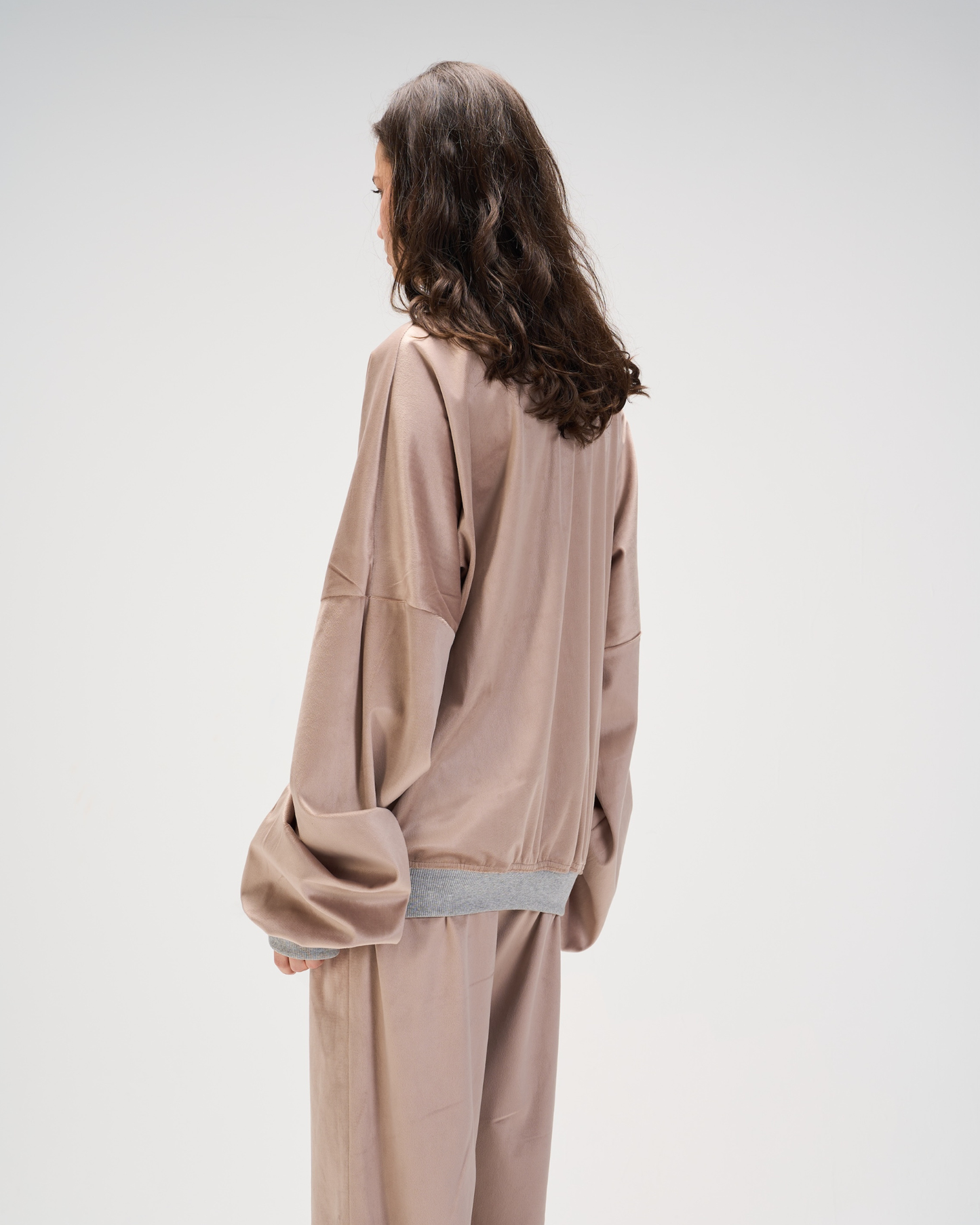 Oversized suede sweatshirt in beige