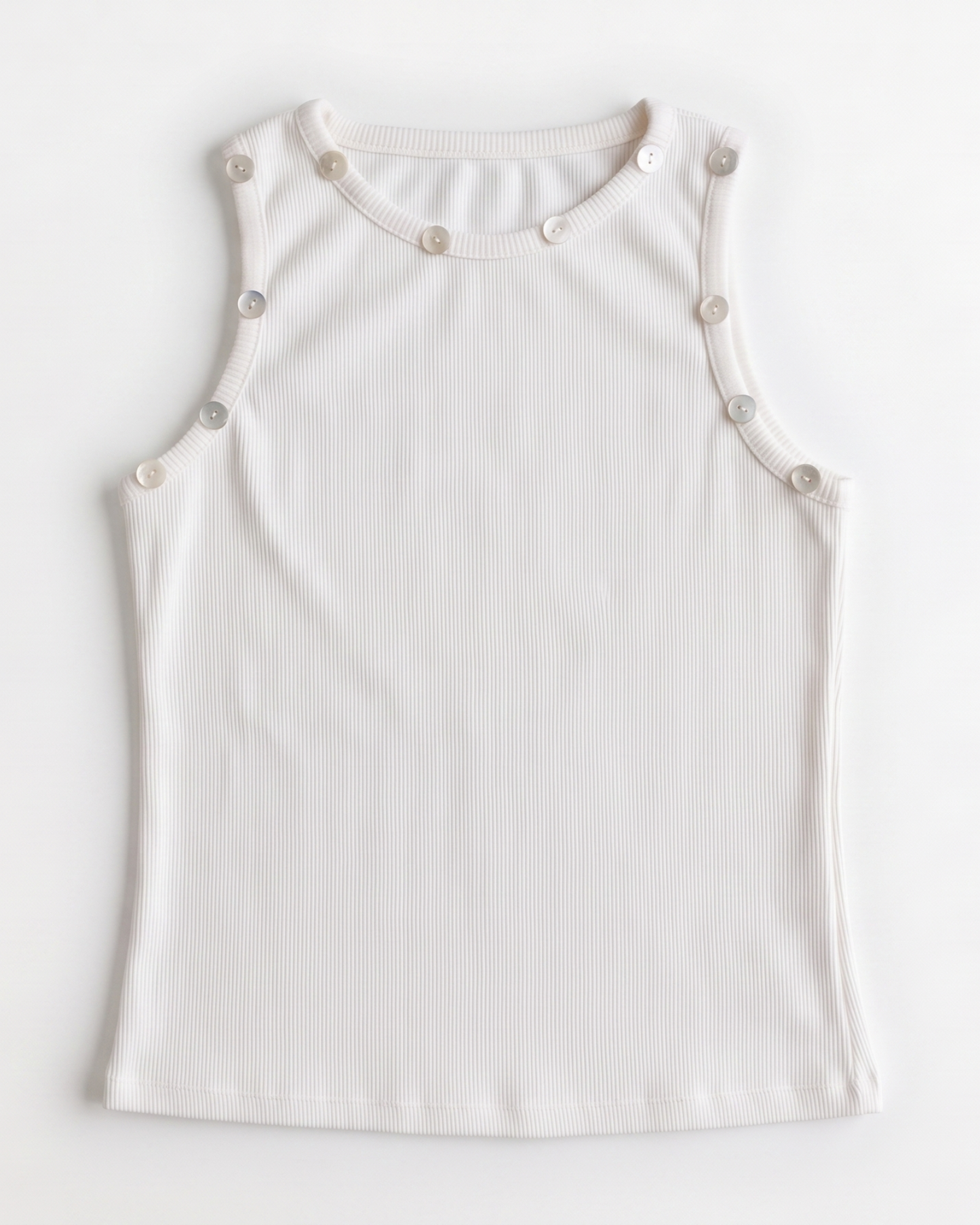 Shell tee in white