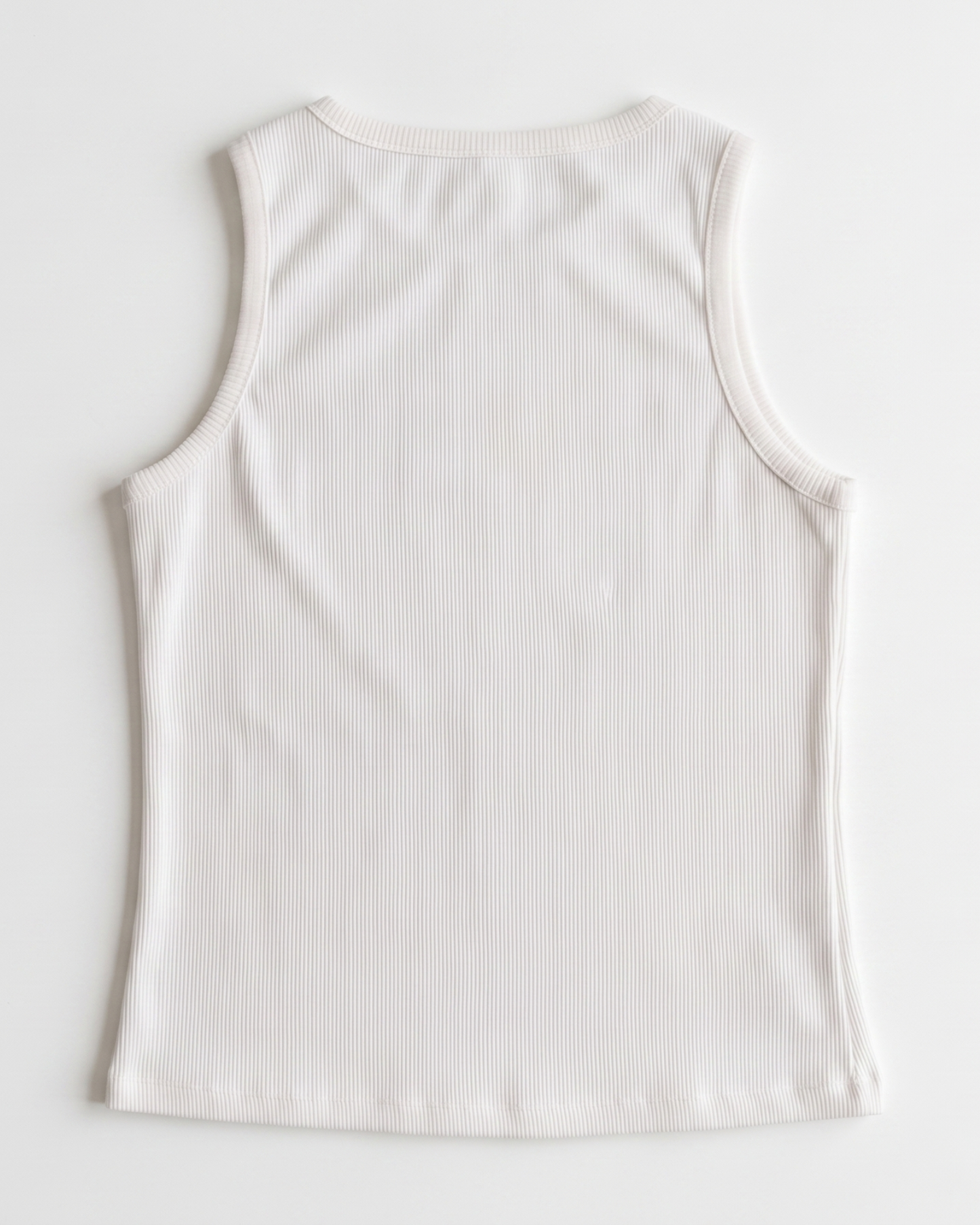 Shell tee in white