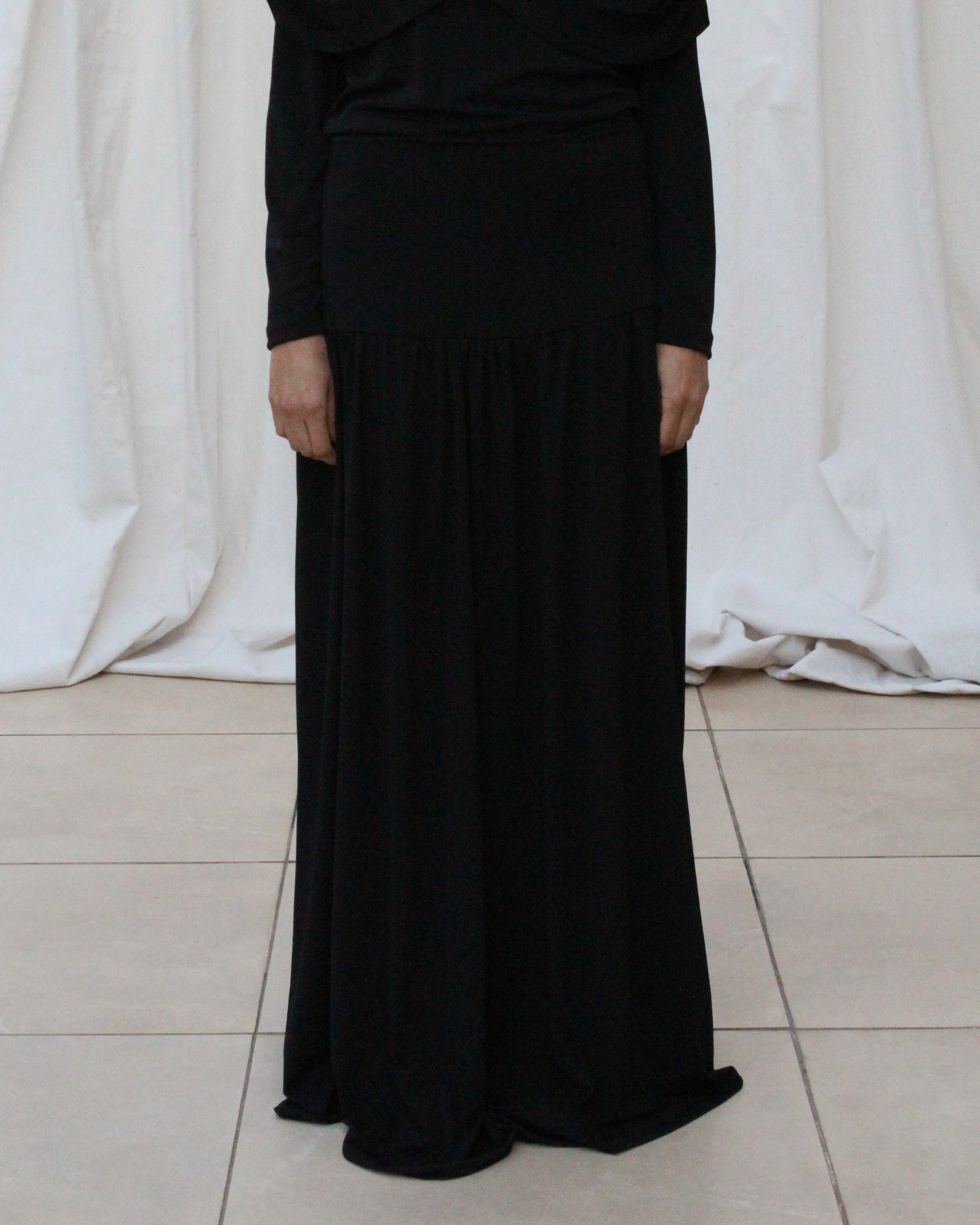 Wave skirt in black