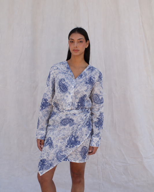 Summer wrap up shirt in paisley blue