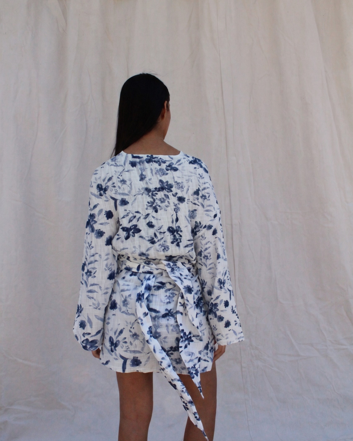 Summer wrap up shirt in floral blue
