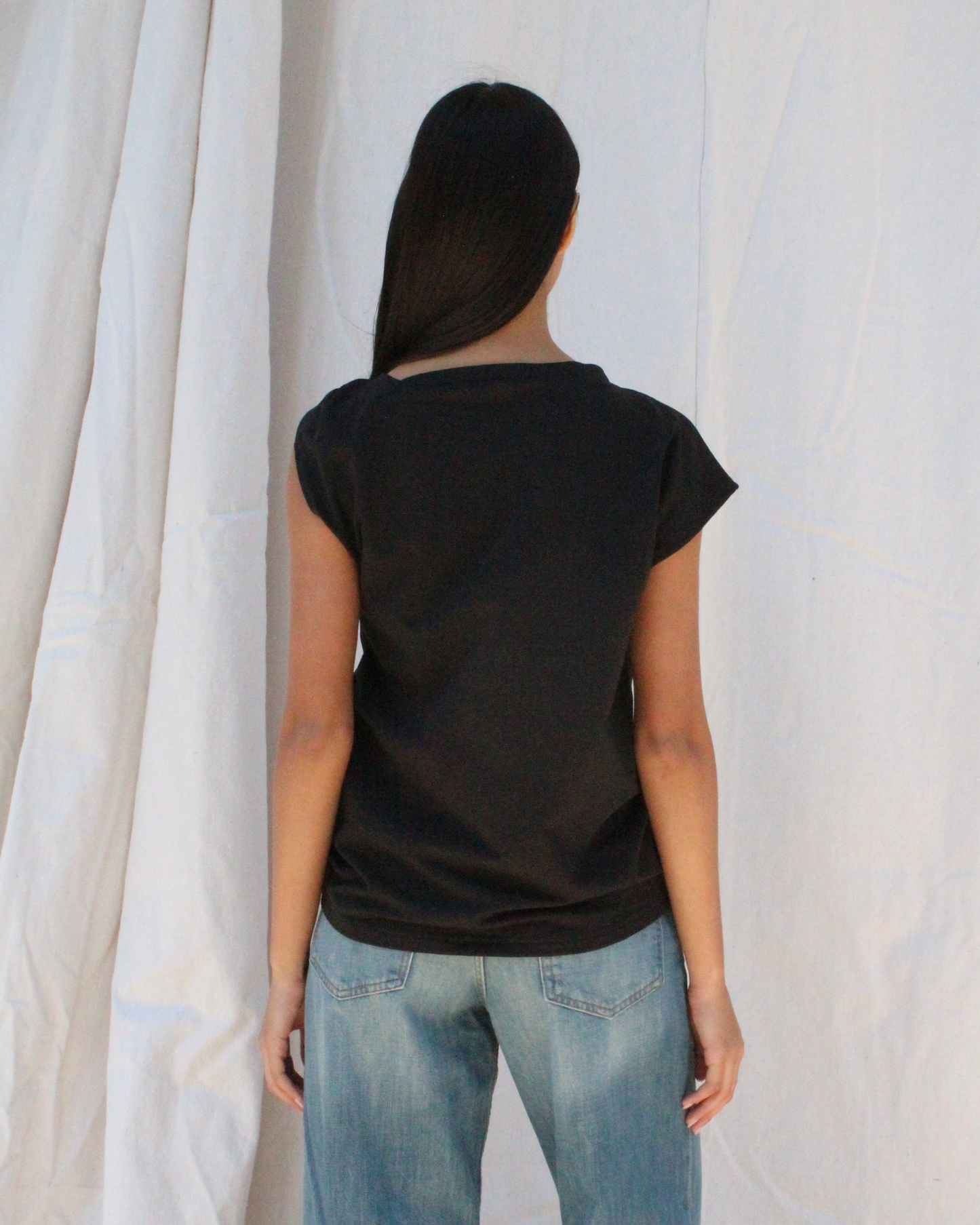 Gold bead top in black