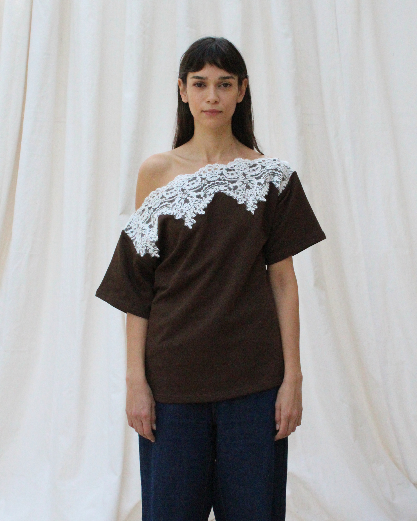 Queen T-shirt in brown