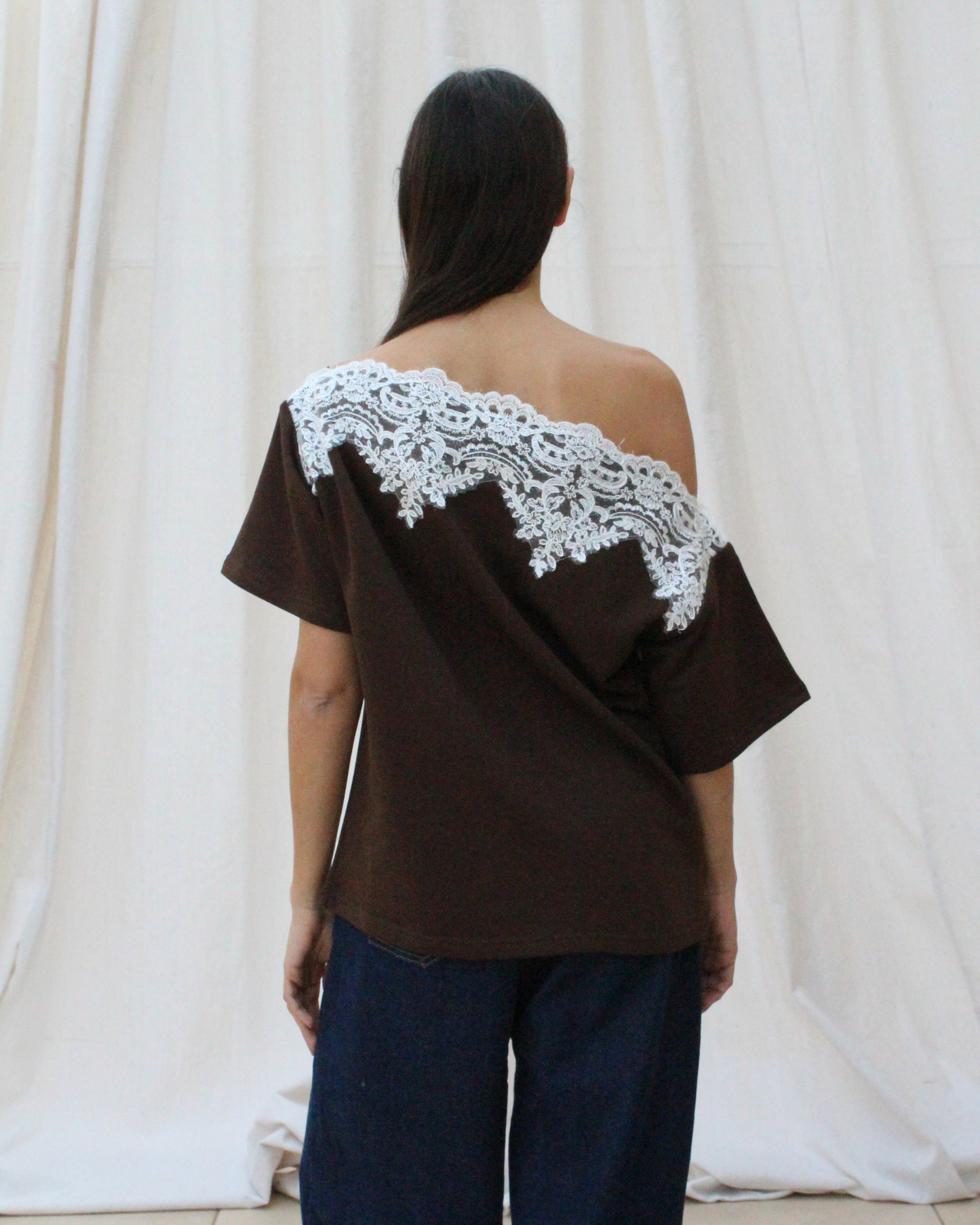 Queen T-shirt in brown