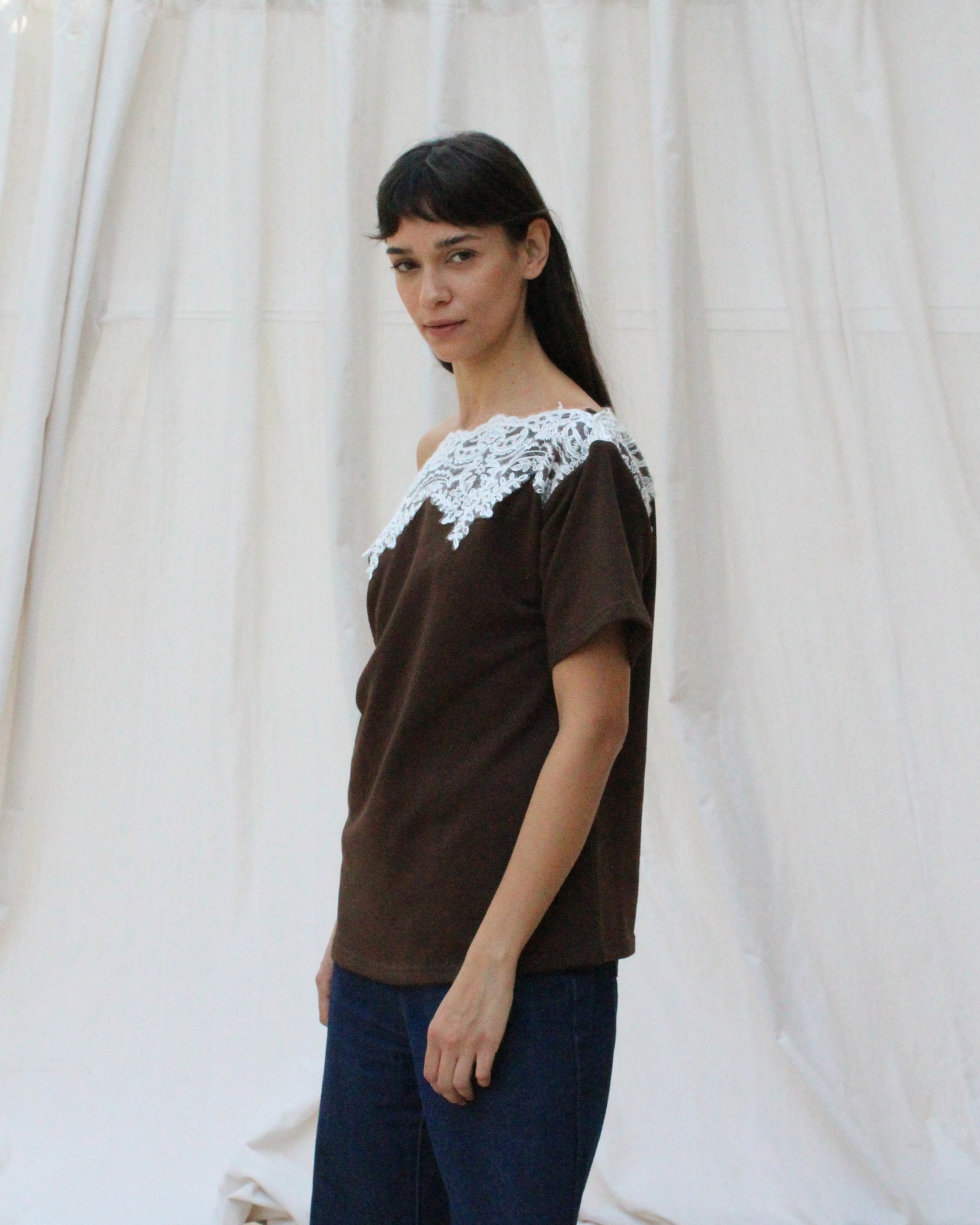 Queen T-shirt in brown