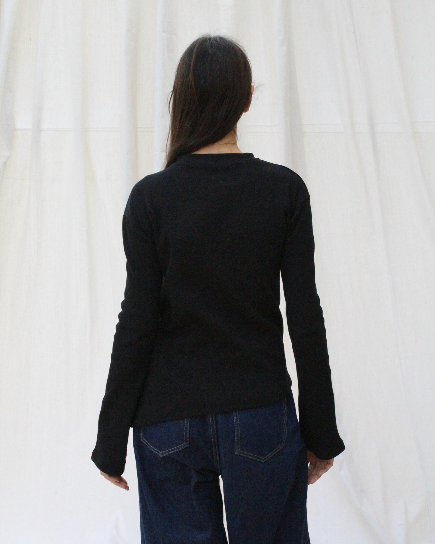 Sided tee in black