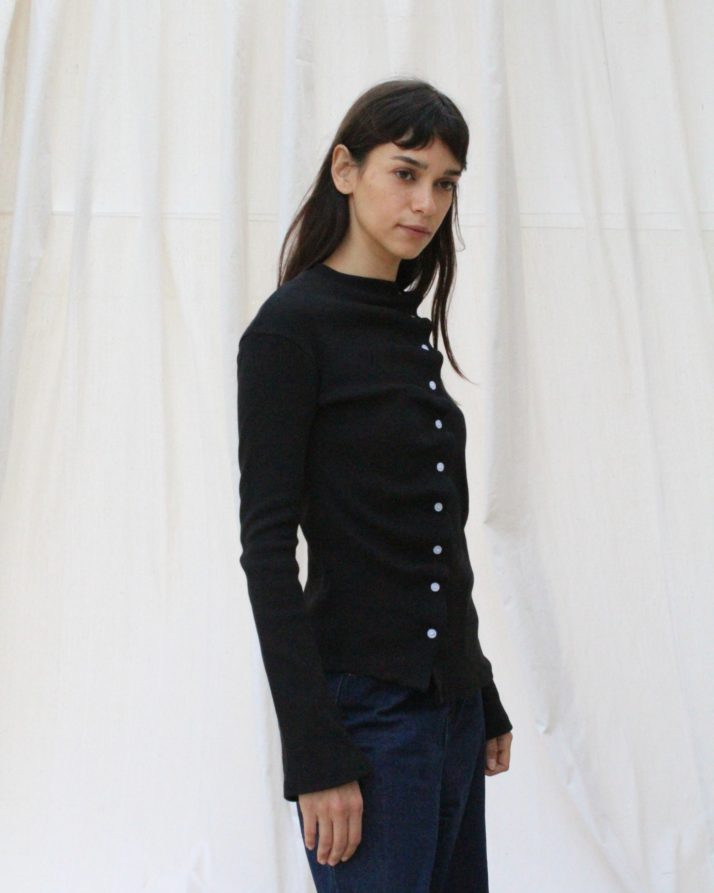 Sided tee in black