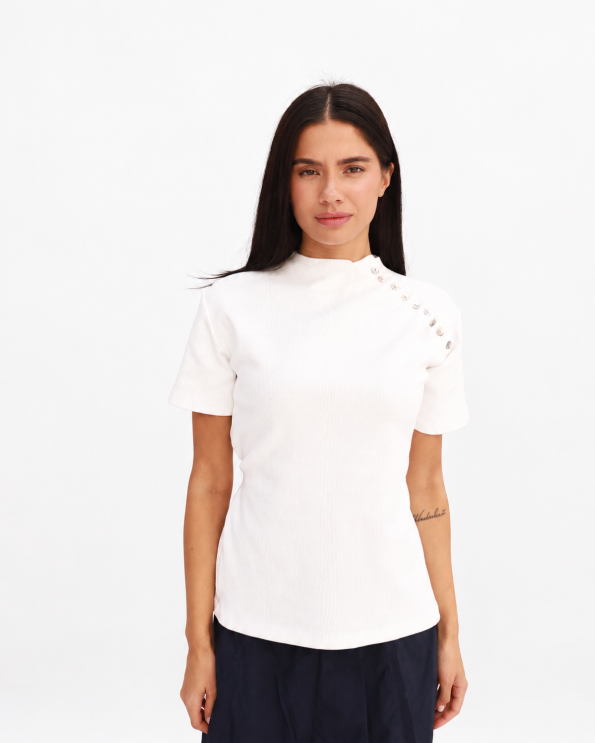 Shell buttons tee in white