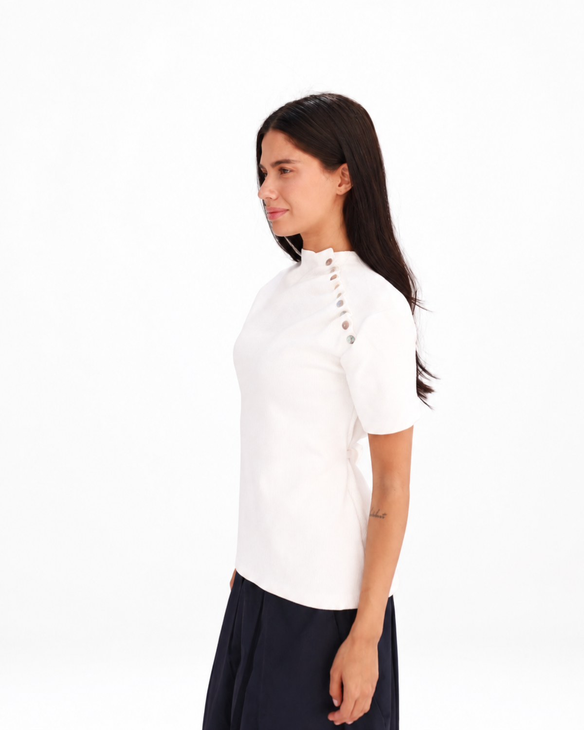 Shell buttons tee in white