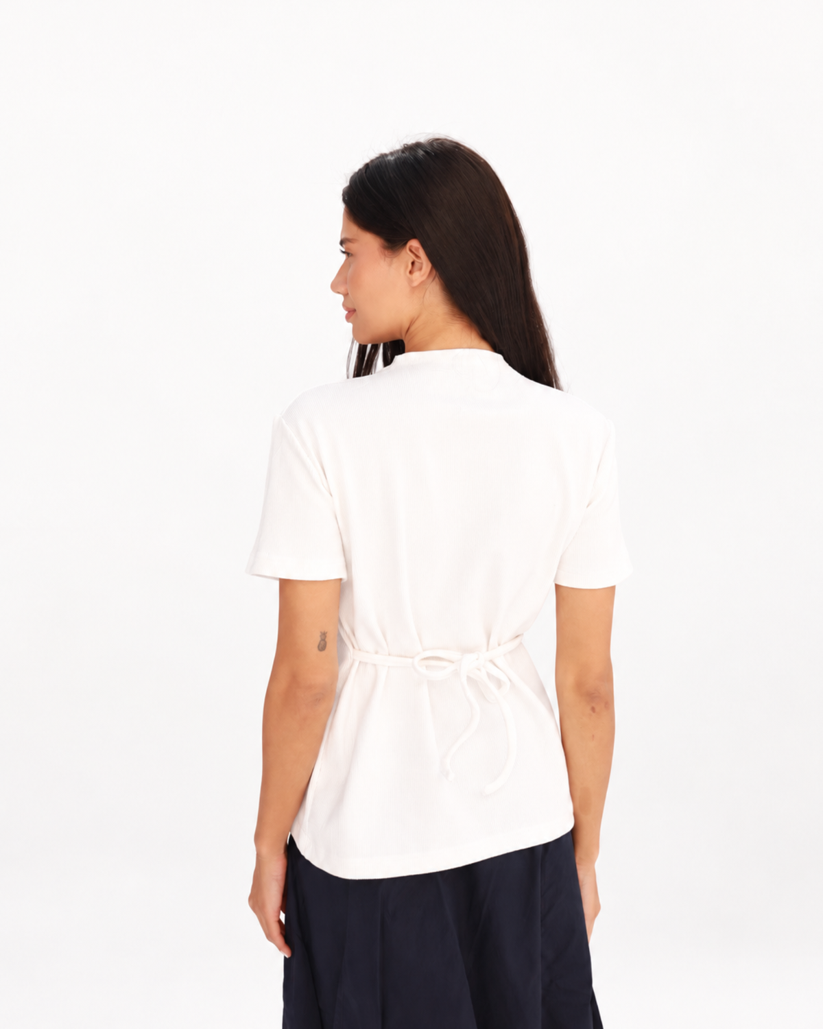 Shell buttons tee in white