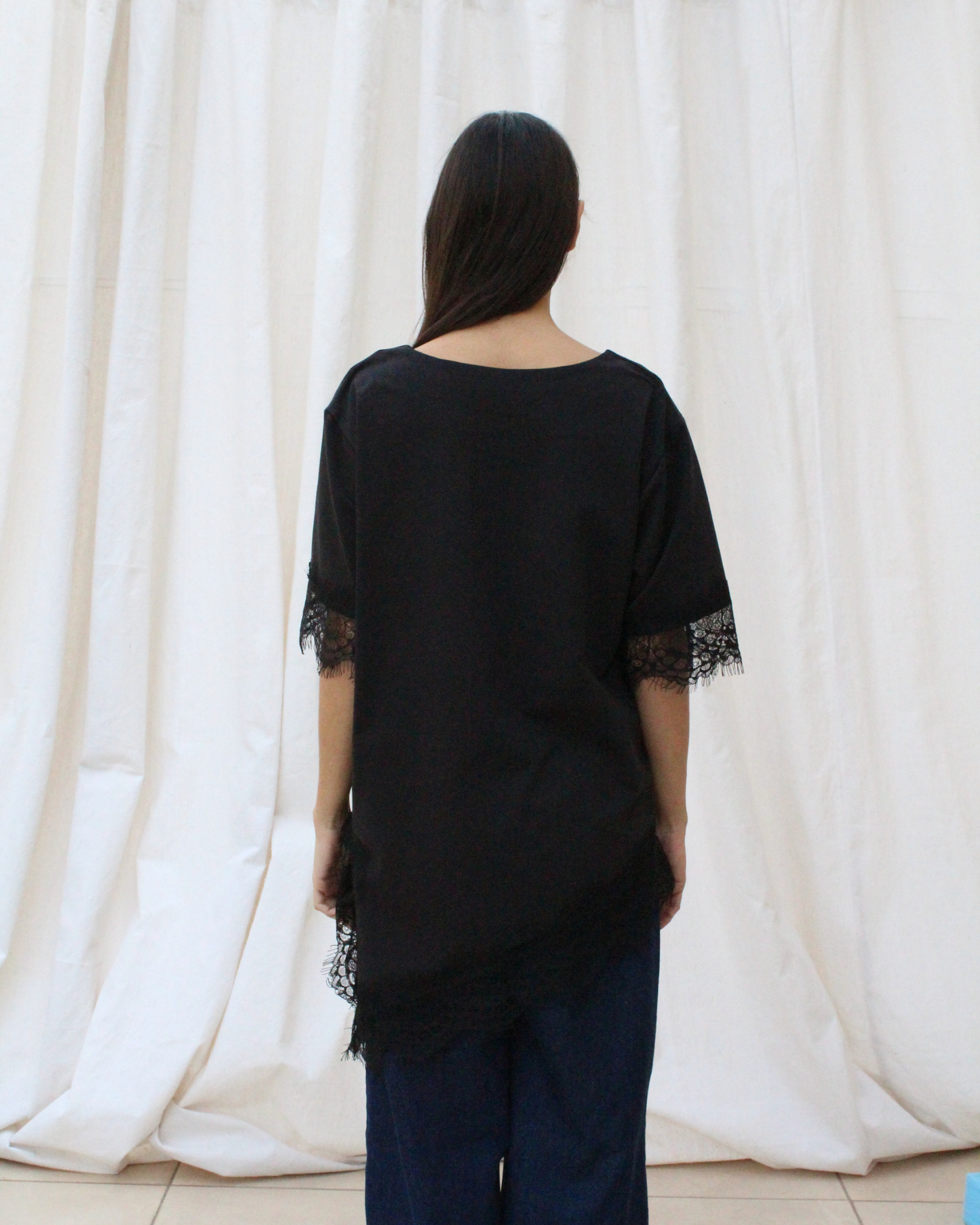Loose top in black