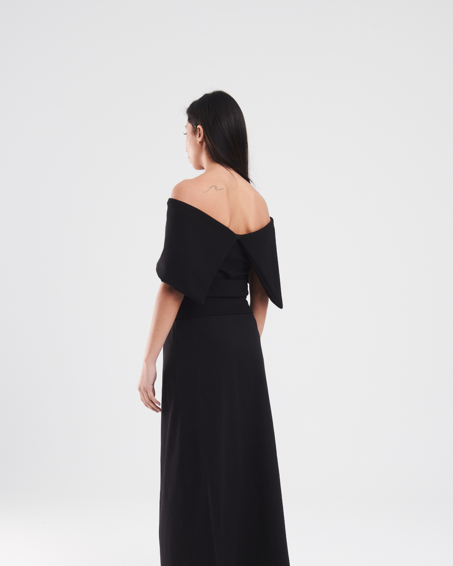 Off shoulder top in black