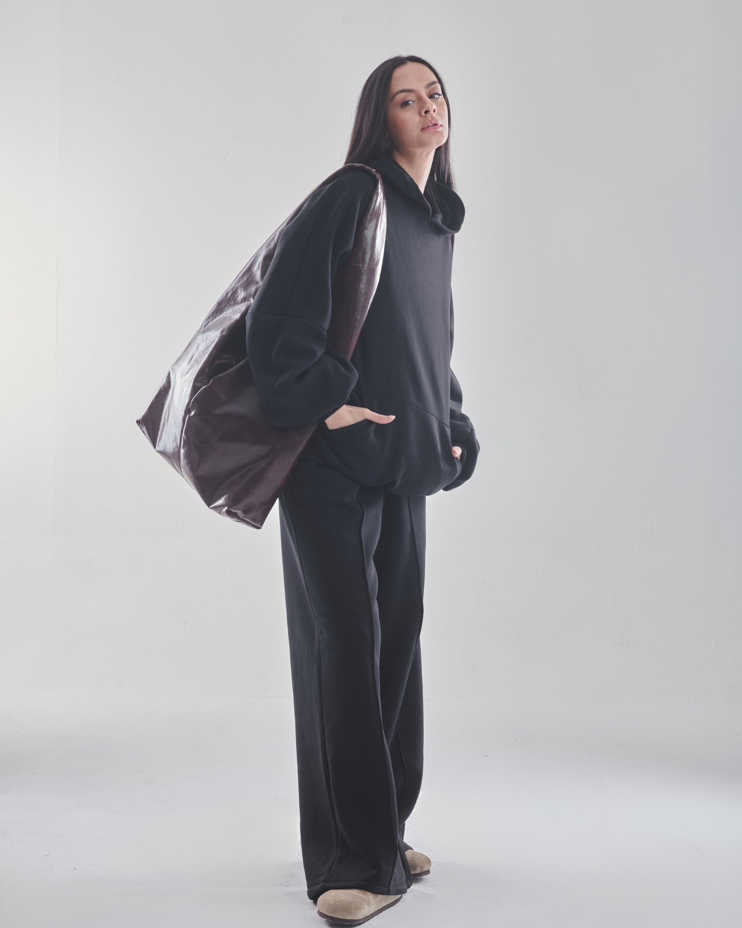 Drop sleeves sweatshirt in black