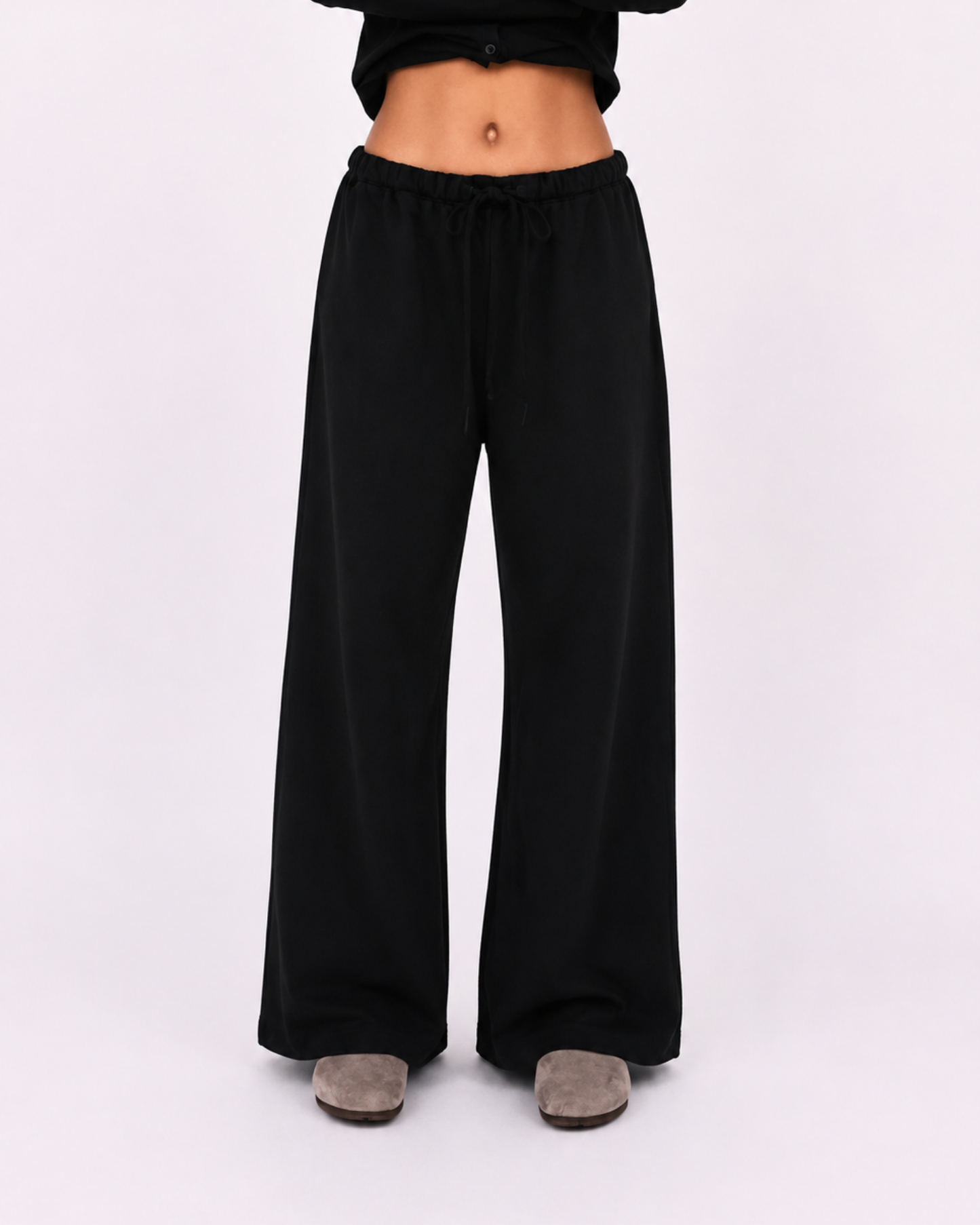 Relaxed pants in black