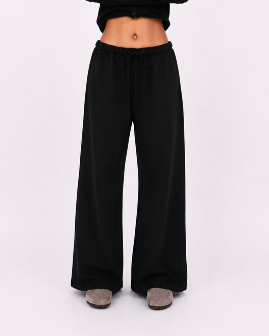 Relaxed pants in black